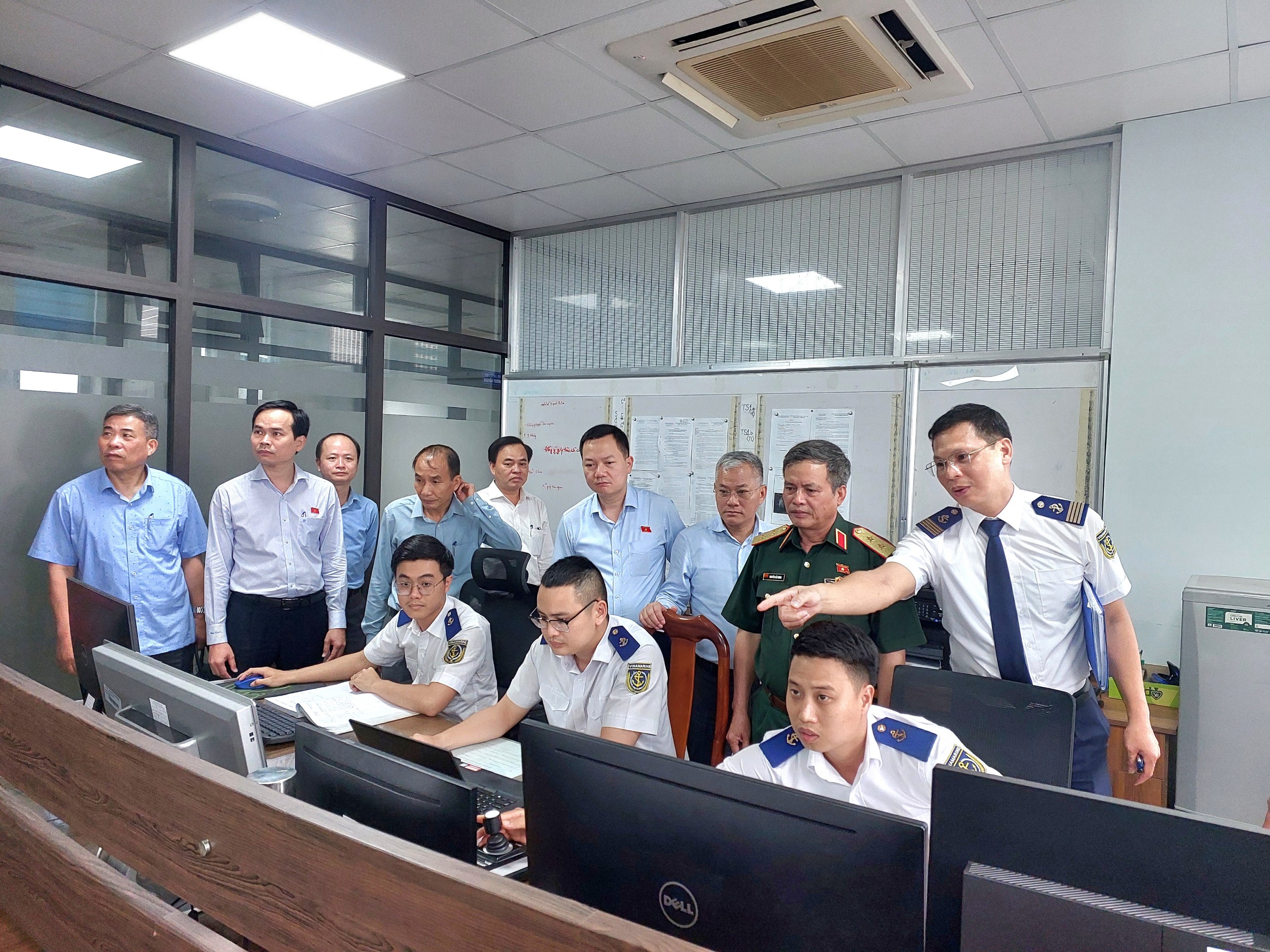 Kiến nghị đẩy nhanh đầu tư hạ tầng, nạo vét luồng đảm bảo an toàn hàng hải- Ảnh 1. Kiến nghị đẩy nhanh đầu tư hạ tầng, nạo vét luồng đảm bảo an toàn hàng hải- Ảnh 1.