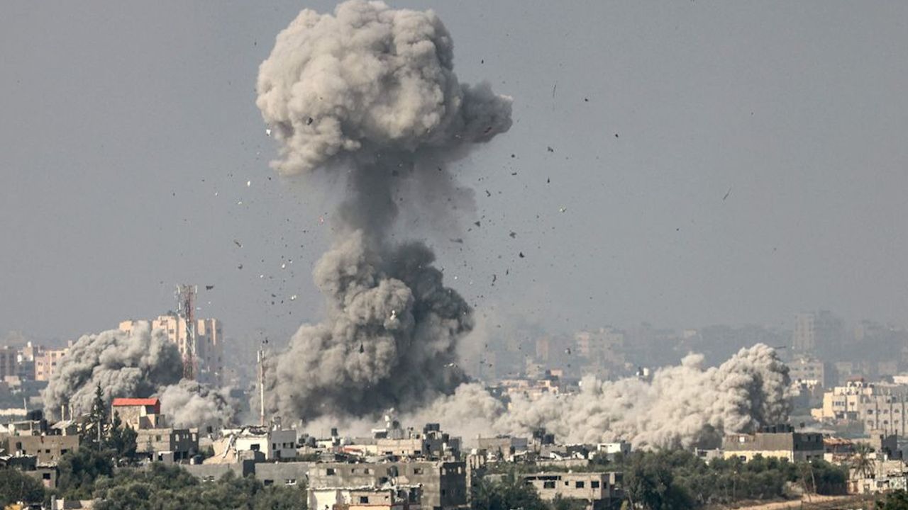 Hamas một lần nữa khẳng định việc trao trả con tin phải đi liền với điều kiện Israel ngừng bắn ho&agrave;n to&agrave;n v&agrave; r&uacute;t qu&acirc;n khỏi Gaza, người Palestine phải được trở về nh&agrave; v&agrave; viện trợ nh&acirc;n đạo được tăng cường. (Ảnh: CNN)