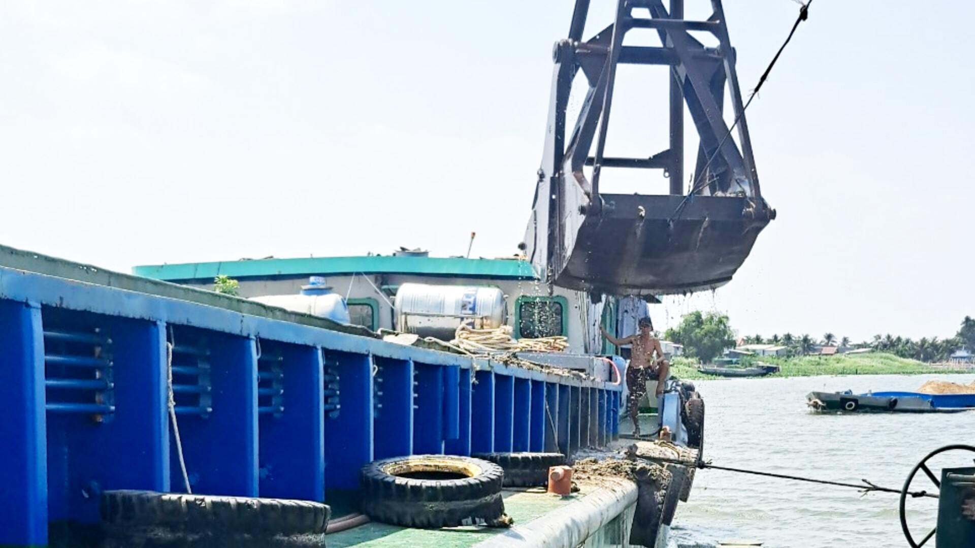 Bắt đầu khai th&aacute;c mỏ c&aacute;t thứ hai theo cơ chế đặc th&ugrave; ở An Giang- Ảnh 1.