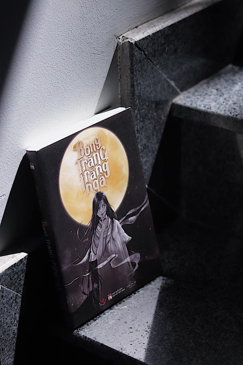 Nh&agrave; văn Thục Linh tố TikToker nổi tiếng đạo nh&aacute;i nội dung s&aacute;ch &ldquo;B&oacute;ng trăng trắng ng&agrave;"- Ảnh 1.