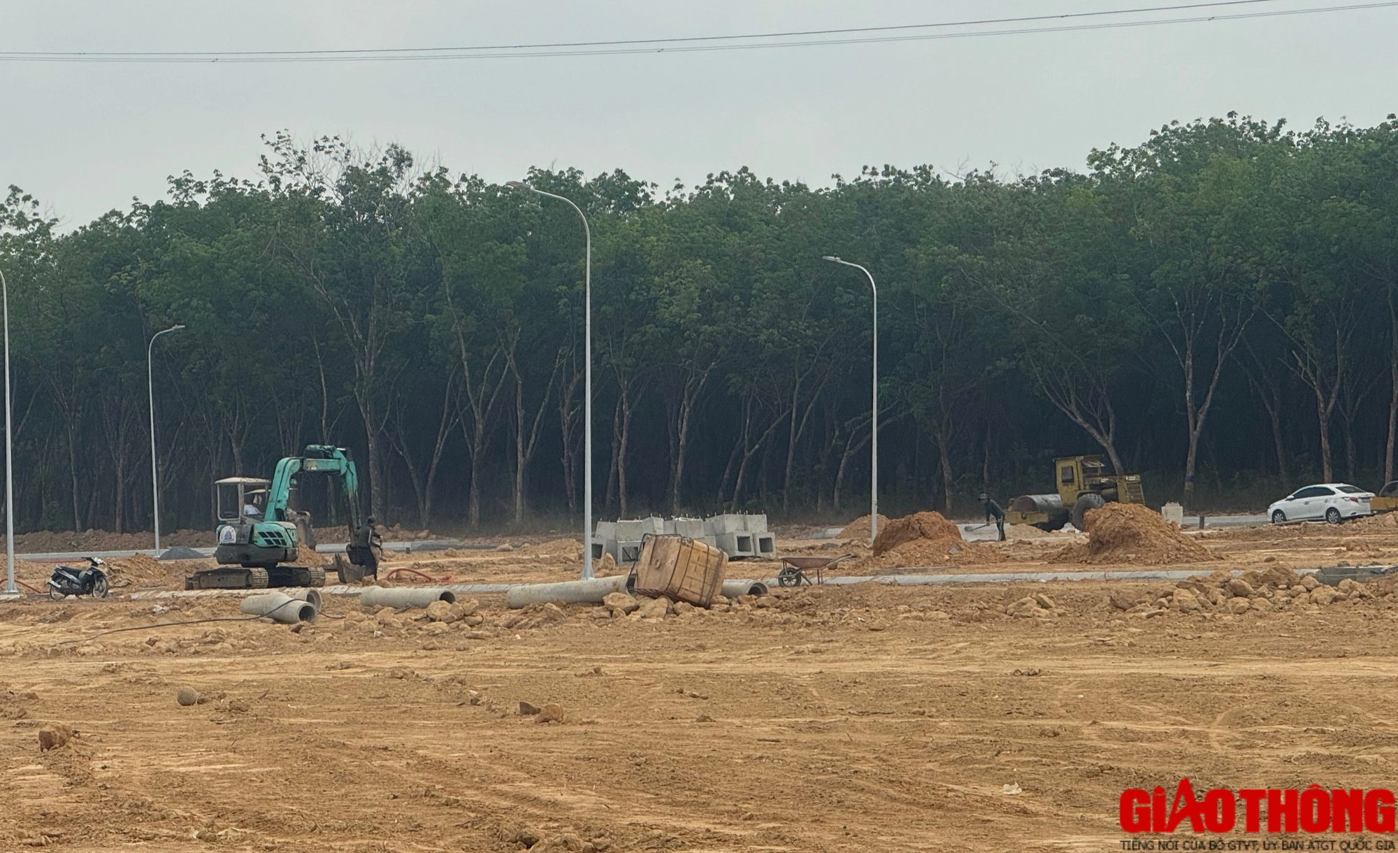 Đồng Nai: D&acirc;n nhường đất l&agrave;m đường mỏi m&ograve;n chờ t&aacute;i định cư- Ảnh 1.