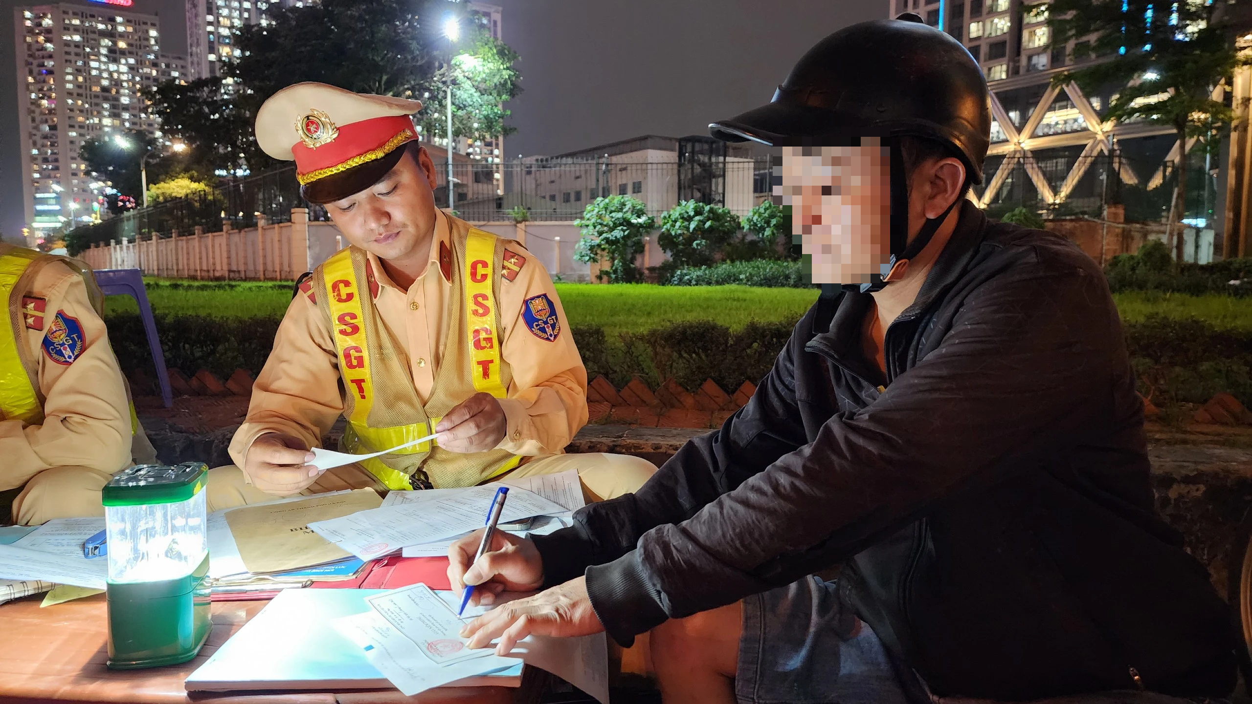 T&agrave;i xế tung đủ chi&ecirc;u vẫn kh&ocirc;ng tho&aacute;t lỗi vi phạm nồng độ cồn- Ảnh 7.