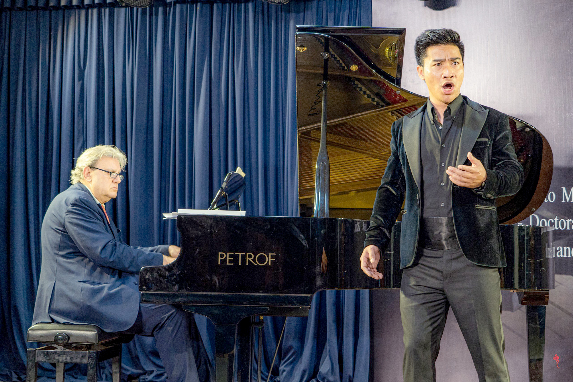 Nghệ sĩ opera Nguyễn Khắc Hòa: Muốn đưa âm nhạc bác học đến với khán giả bình dân- Ảnh 1. Nghệ sĩ opera Nguyễn Khắc Hòa: Muốn đưa âm nhạc bác học đến với khán giả bình dân- Ảnh 1.