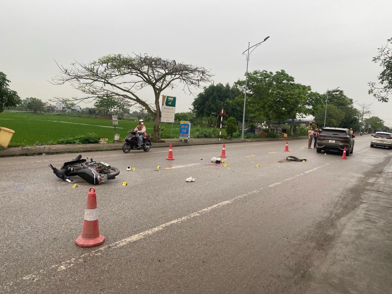 Kh&ocirc;ng ch&uacute; &yacute; quan s&aacute;t, t&agrave;i xế &ocirc; t&ocirc; đ&acirc;m tử vong nữ sinh lớp 11- Ảnh 1.