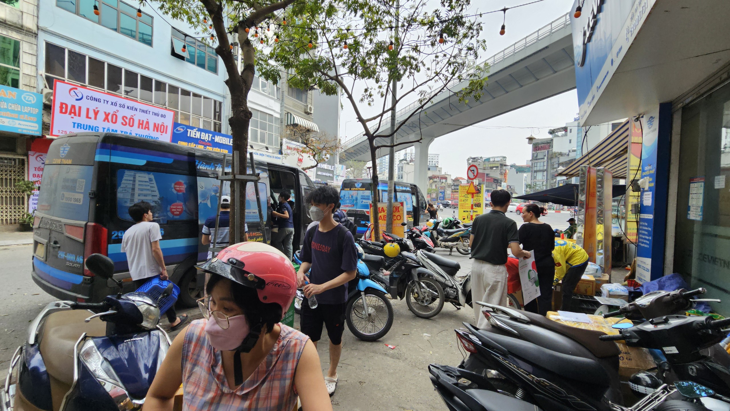 “X.e Việt Nam” núp bóng xe hợp đồng chạy tuyến cố định Hà Nội - Nam Định- Ảnh 1. “X.e Việt Nam” núp bóng xe hợp đồng chạy tuyến cố định Hà Nội - Nam Định- Ảnh 1.