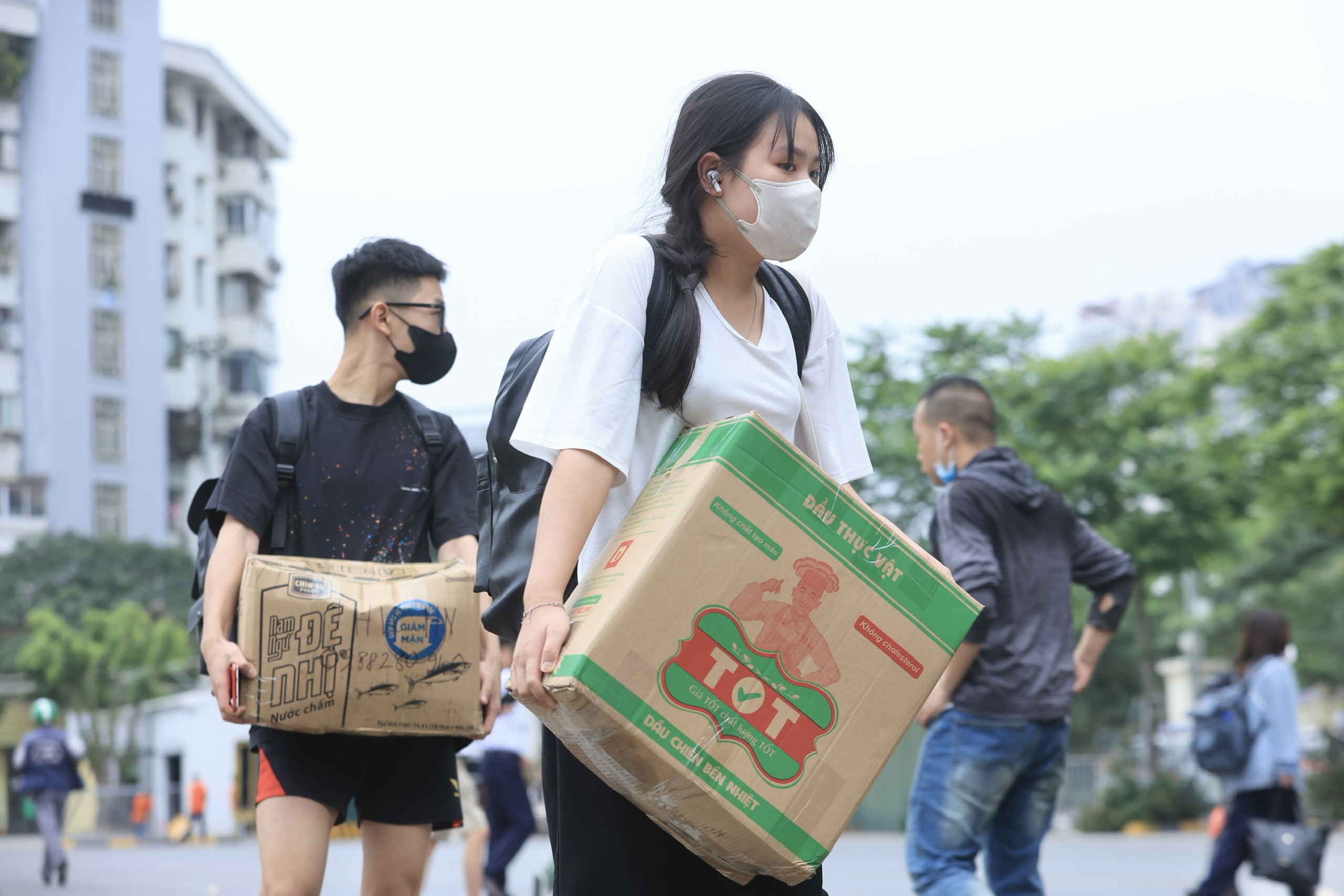 Cả vạn người quay lại H&agrave; Nội ng&agrave;y cuối nghỉ lễ, xe kh&aacute;ch dồn dập về bến- Ảnh 7.