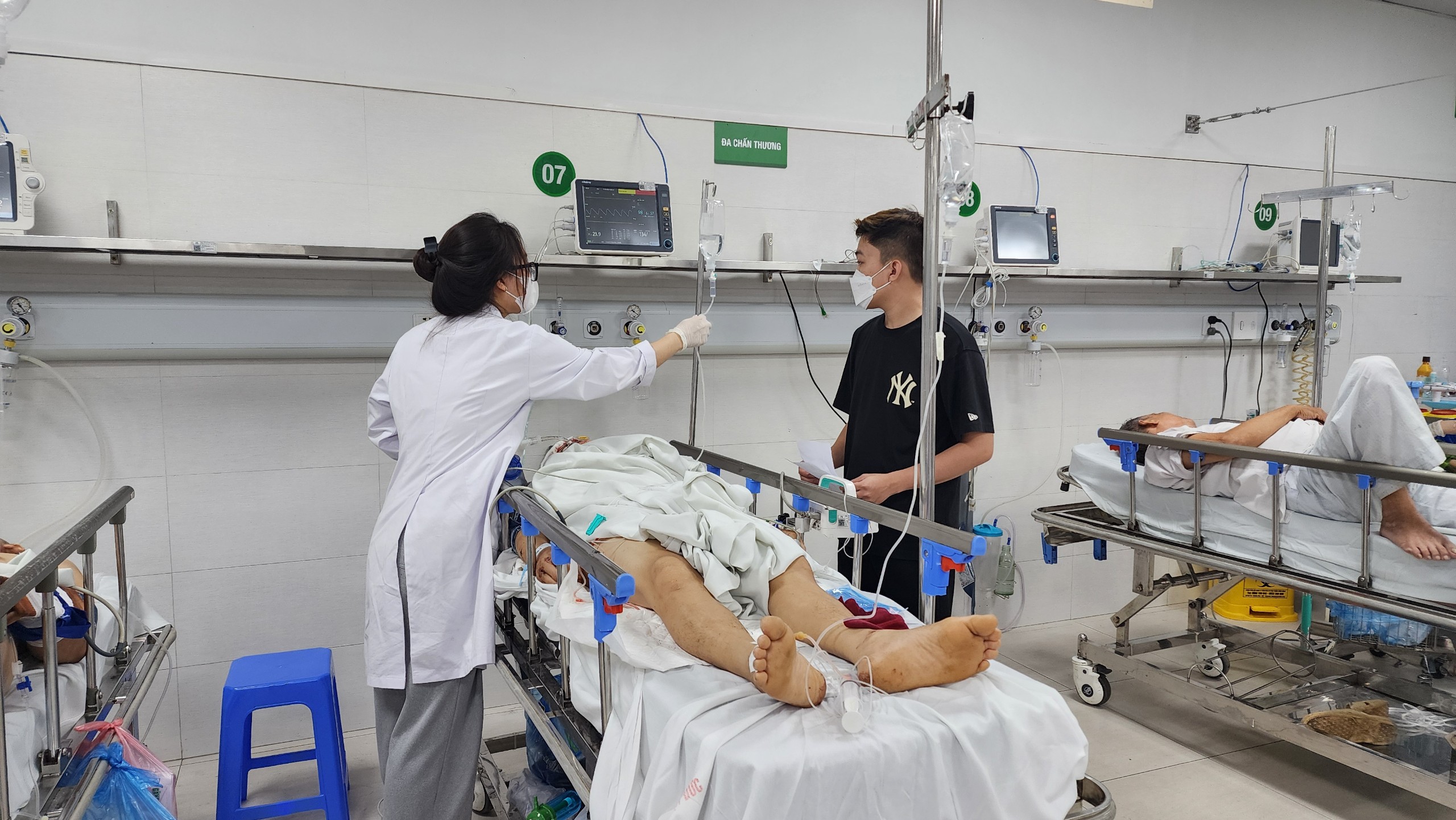 50% ca cấp cứu tại "thủ phủ ngoại khoa" BV Hữu nghị Việt Đức do TNGT- Ảnh 2. 50% ca cấp cứu tại "thủ phủ ngoại khoa" BV Hữu nghị Việt Đức do TNGT- Ảnh 2.