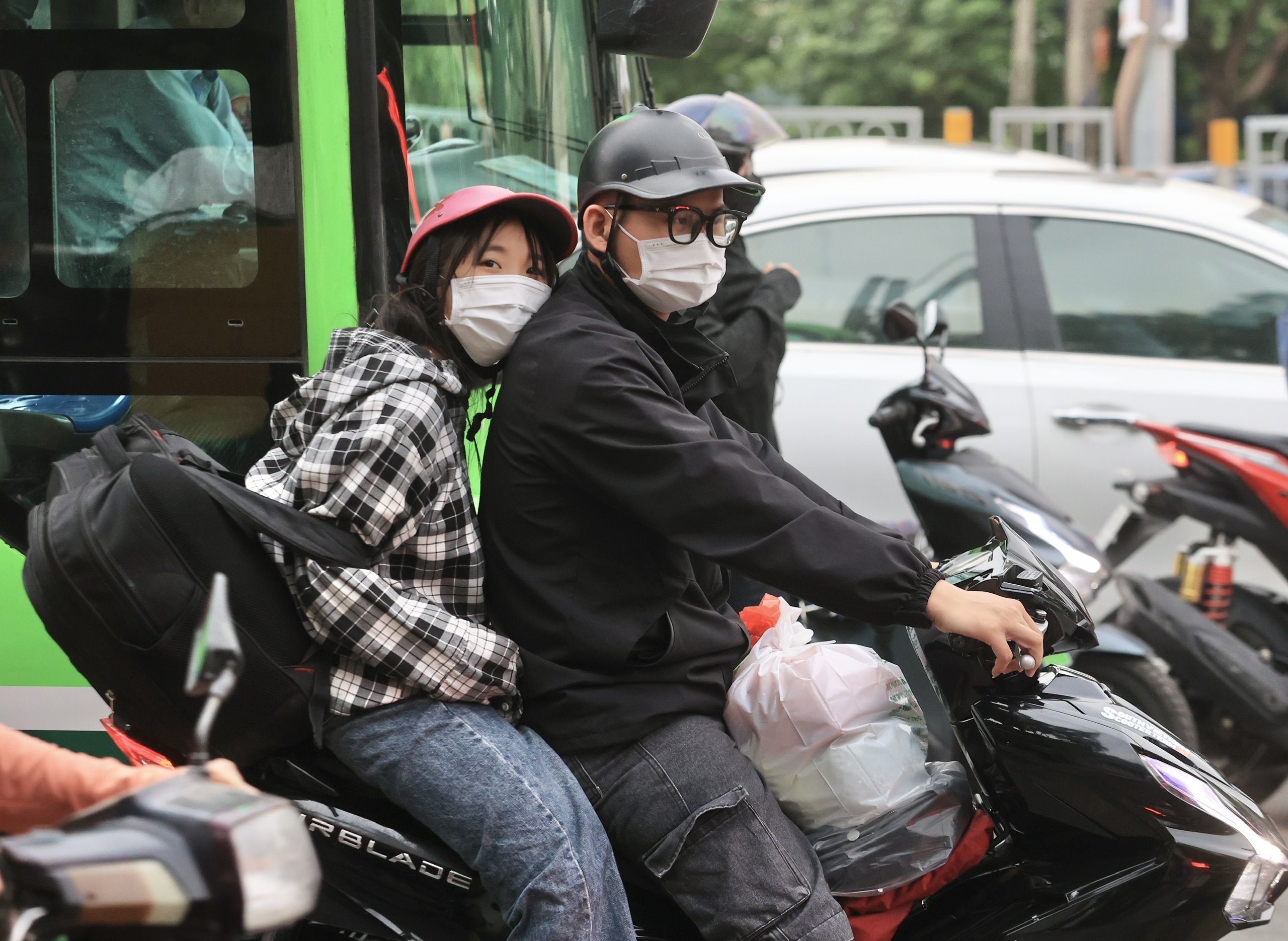 Đường v&agrave;o H&agrave; Nội th&ocirc;ng tho&aacute;ng, &ugrave;n ứ cục bộ khu vực bến xe- Ảnh 9.