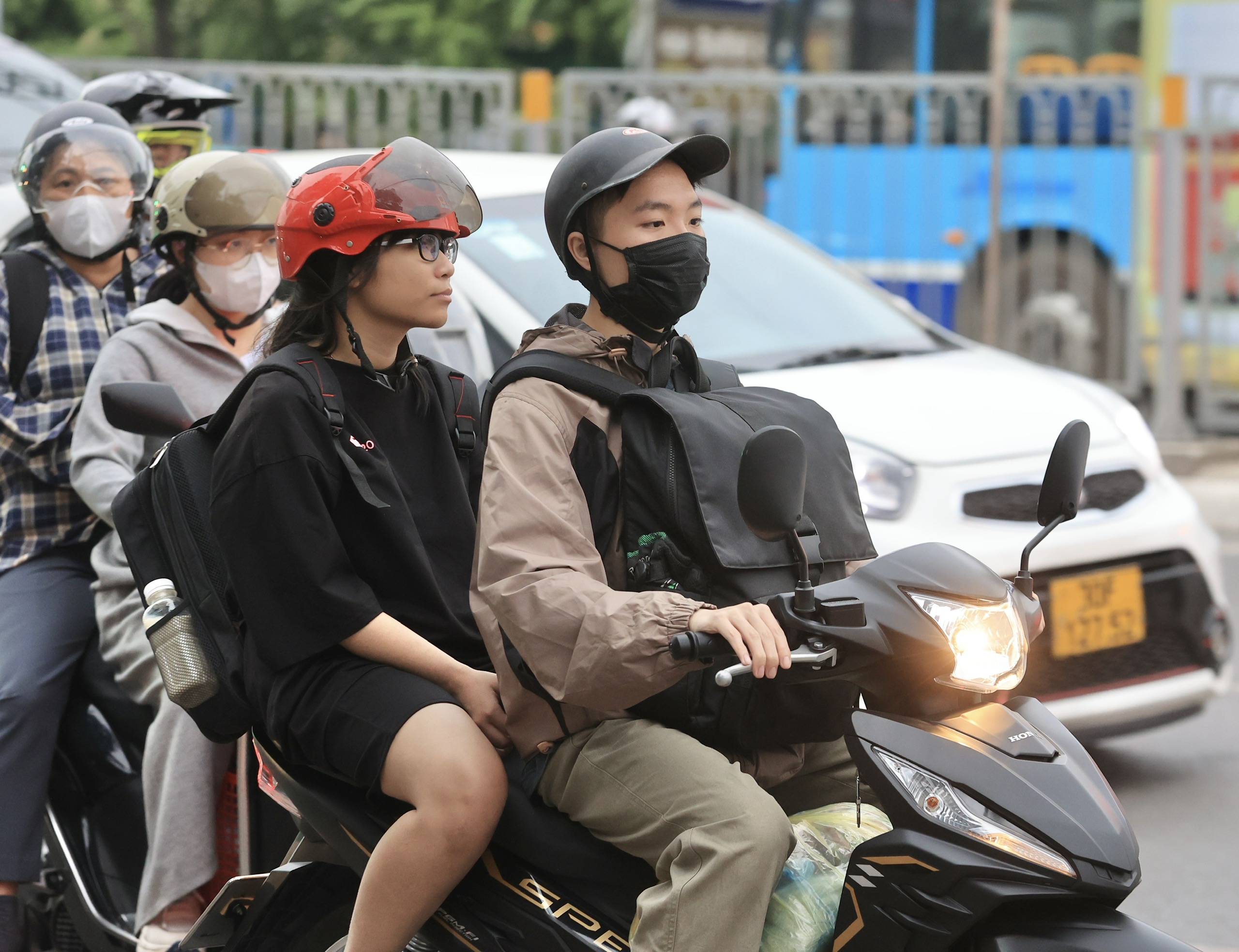 Đường v&agrave;o H&agrave; Nội th&ocirc;ng tho&aacute;ng, &ugrave;n ứ cục bộ khu vực bến xe- Ảnh 10.