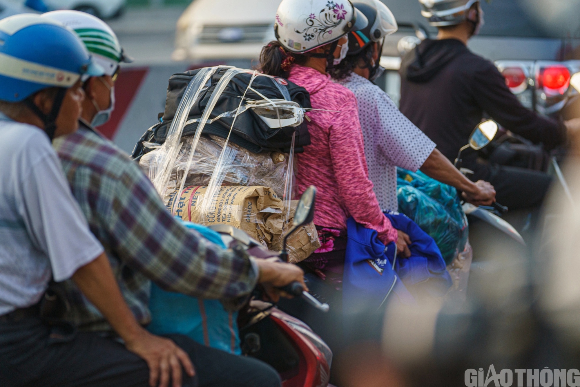 Người d&acirc;n trở lại TP.HCM, xe cộ như n&ecirc;m từ cao tốc TP.HCM - Trung Lương- Ảnh 7.