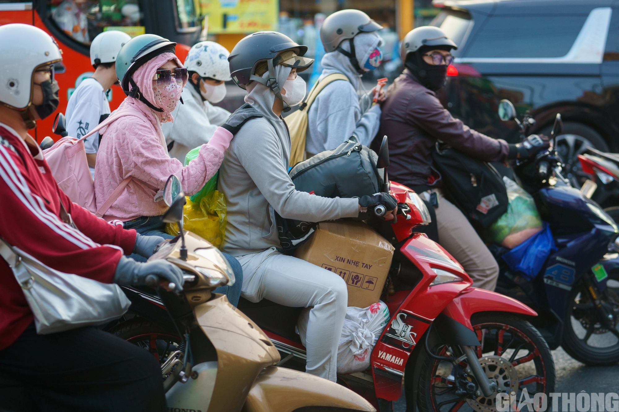 Người d&acirc;n trở lại TP.HCM, xe cộ như n&ecirc;m từ cao tốc TP.HCM - Trung Lương- Ảnh 9.