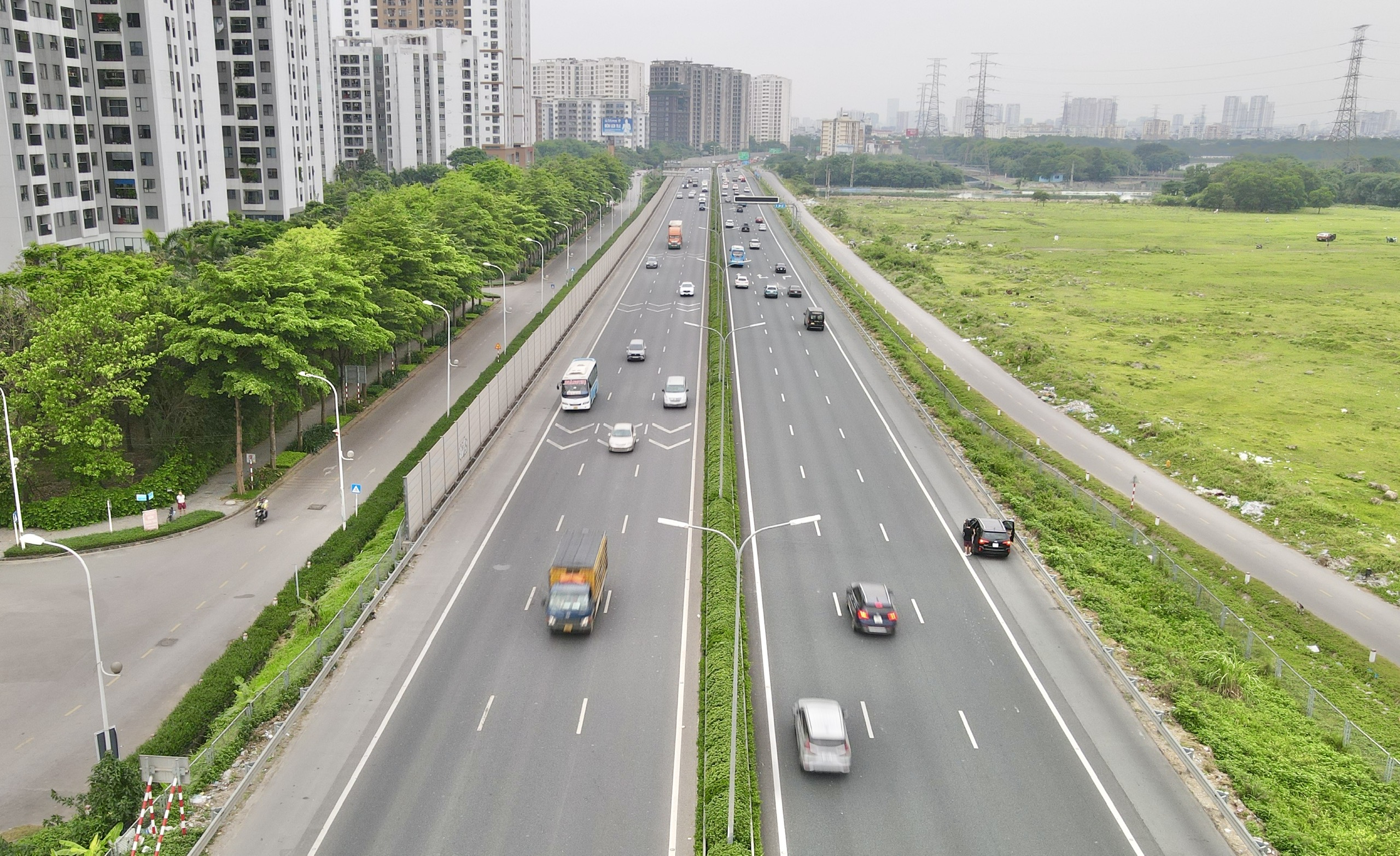 Đường v&agrave;o H&agrave; Nội th&ocirc;ng tho&aacute;ng, &ugrave;n ứ cục bộ khu vực bến xe- Ảnh 3.