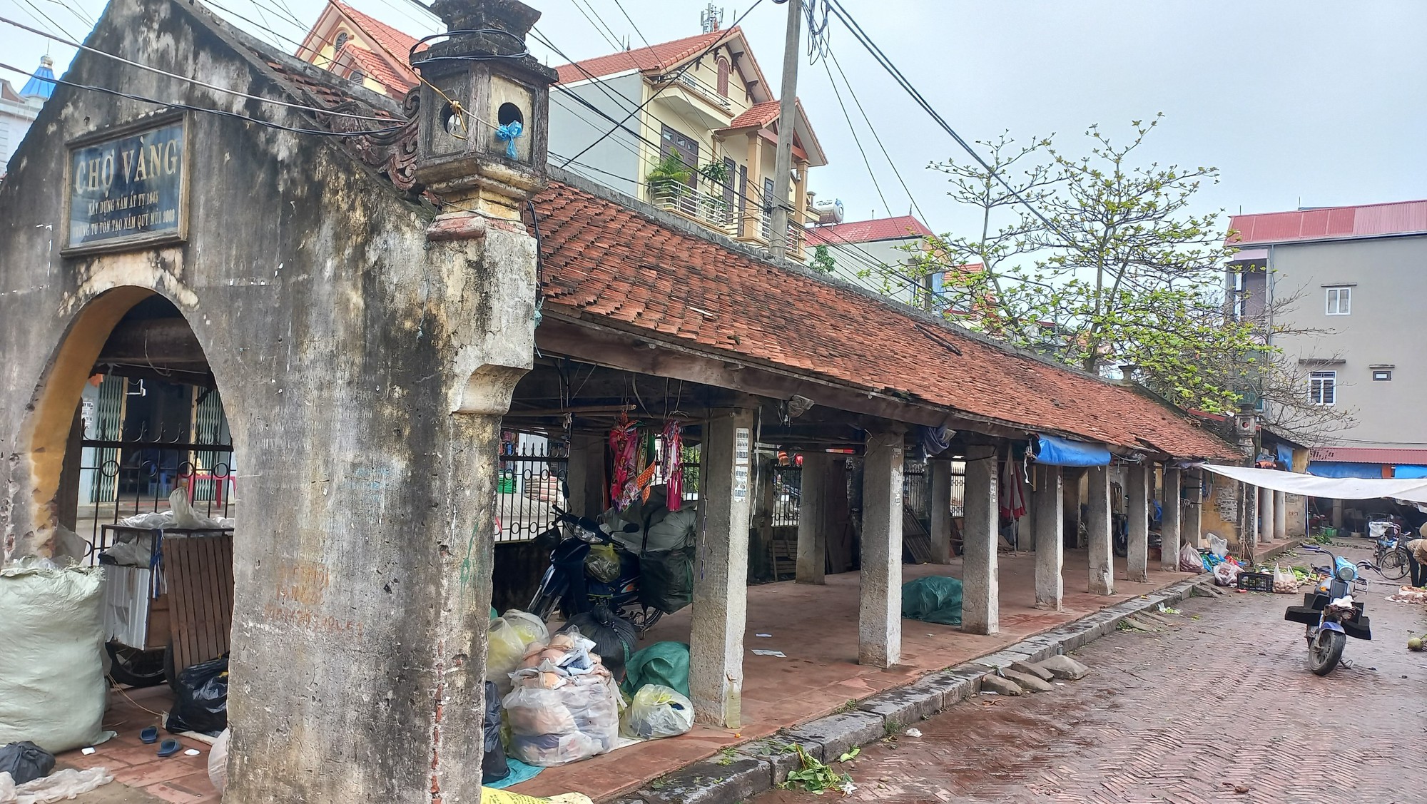 X&oacute;t xa chợ gần 200 tuổi xứ Đ&ocirc;ng xuống cấp- Ảnh 2.