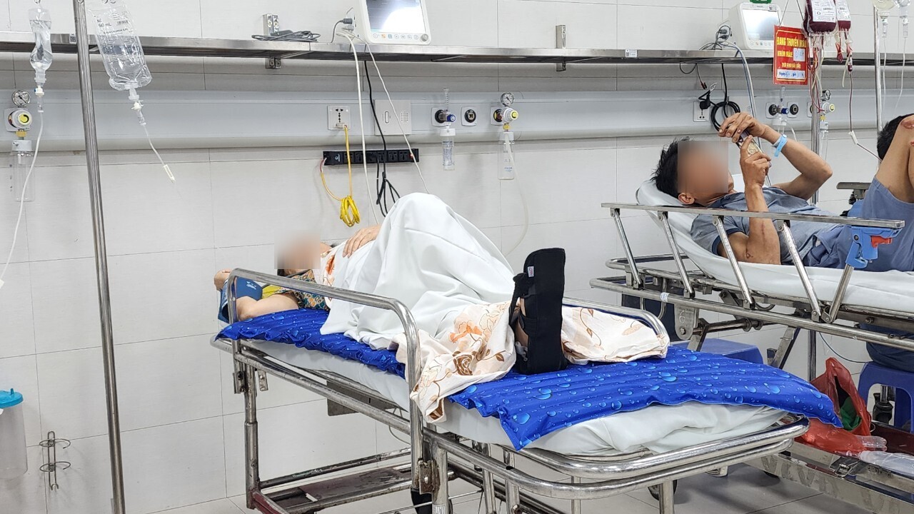 50% ca cấp cứu tại "thủ phủ ngoại khoa" BV Hữu nghị Việt Đức do TNGT- Ảnh 6. 50% ca cấp cứu tại "thủ phủ ngoại khoa" BV Hữu nghị Việt Đức do TNGT- Ảnh 6.