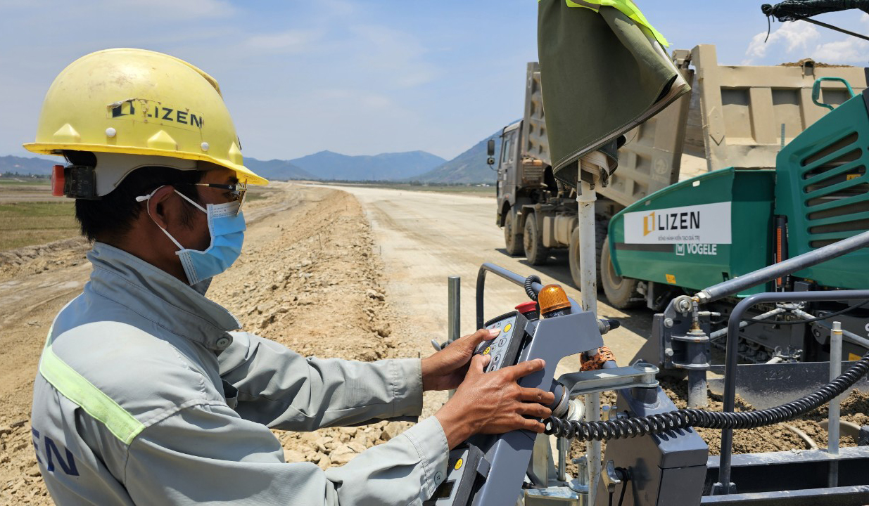 Nh&agrave; thầu Lizen thi c&ocirc;ng xuy&ecirc;n lễ tr&ecirc;n cao tốc V&acirc;n Phong - Nha Trang- Ảnh 7.