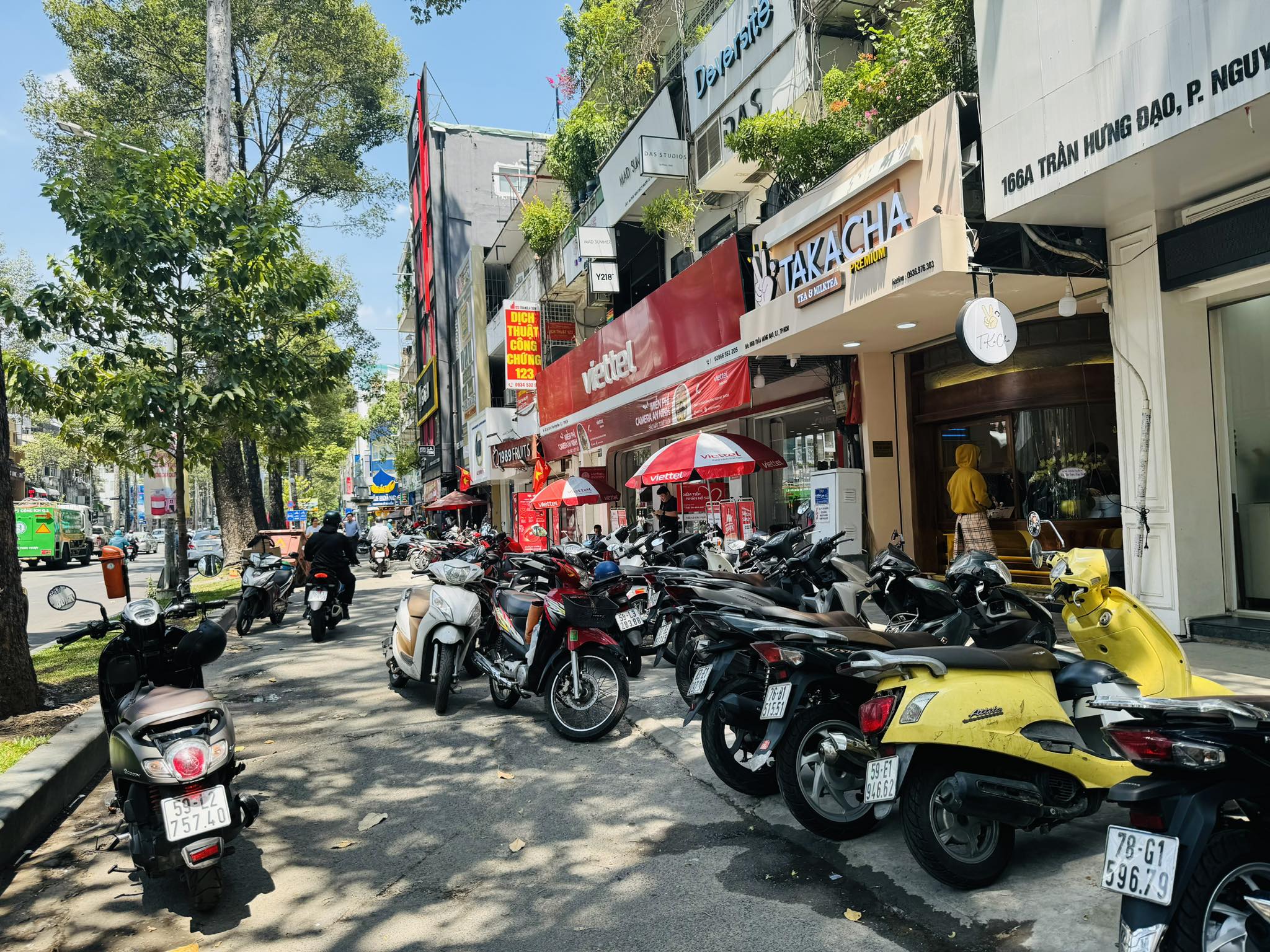 TP.HCM: Trả ph&iacute; thu&ecirc; vỉa h&egrave;, người d&acirc;n tho&aacute;t cảnh nơm nớp chạy trốn nh&acirc;n vi&ecirc;n đ&ocirc; thị- Ảnh 8.