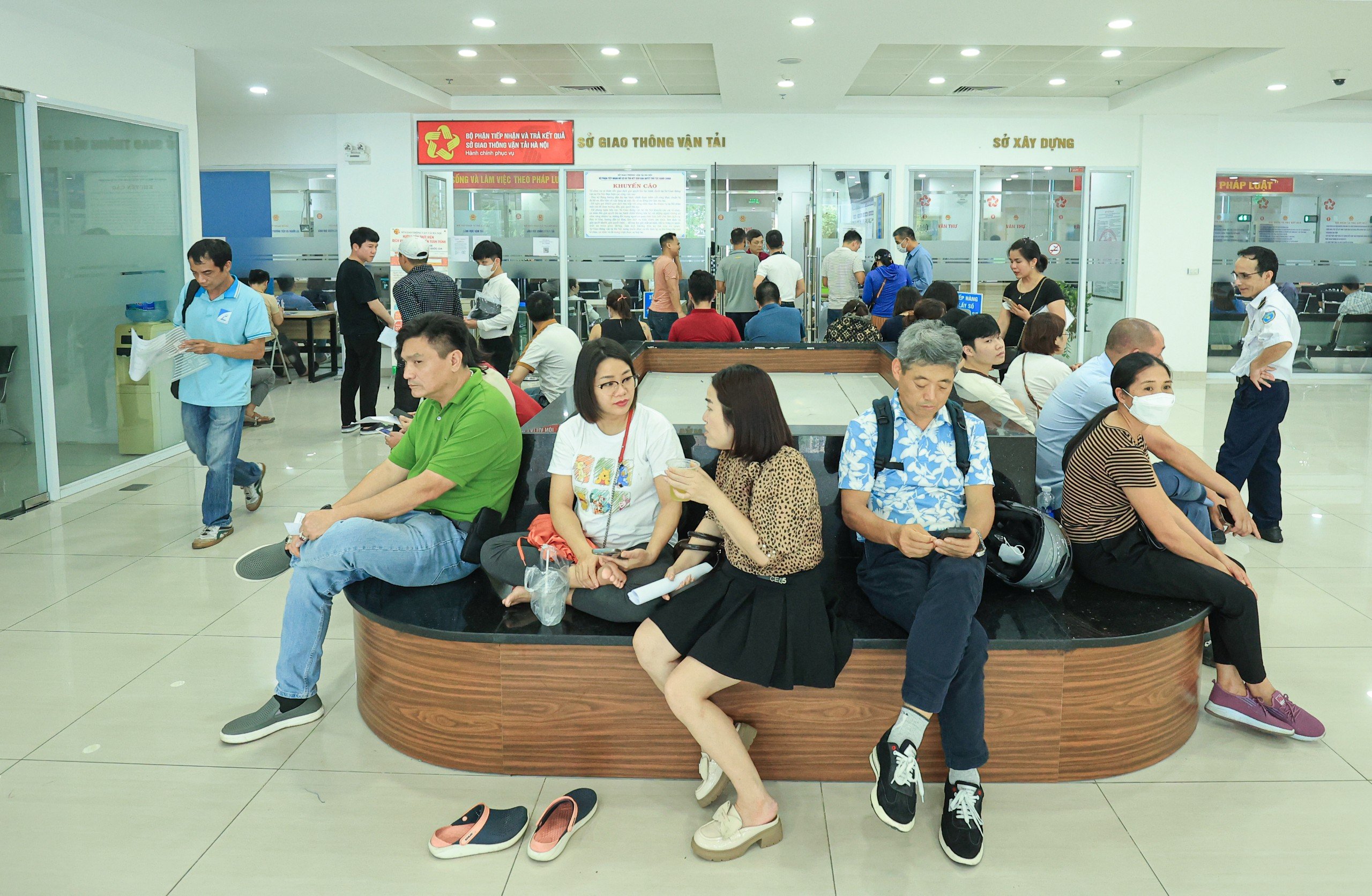 H&agrave; Nội: Người d&acirc;n &ugrave;n &ugrave;n đi cấp đổi GPLX- Ảnh 3.