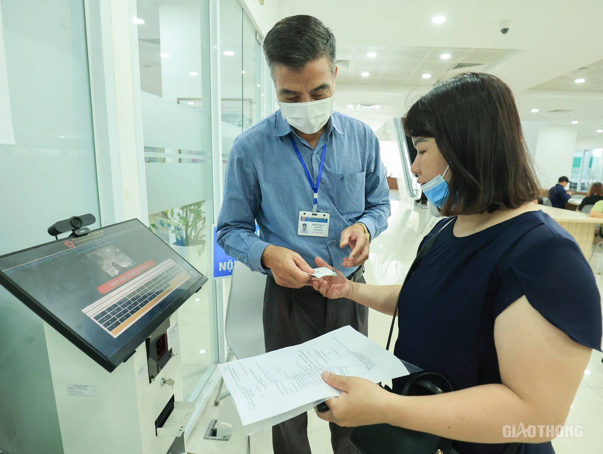 H&agrave; Nội: Người d&acirc;n &ugrave;n &ugrave;n đi cấp đổi GPLX- Ảnh 5.