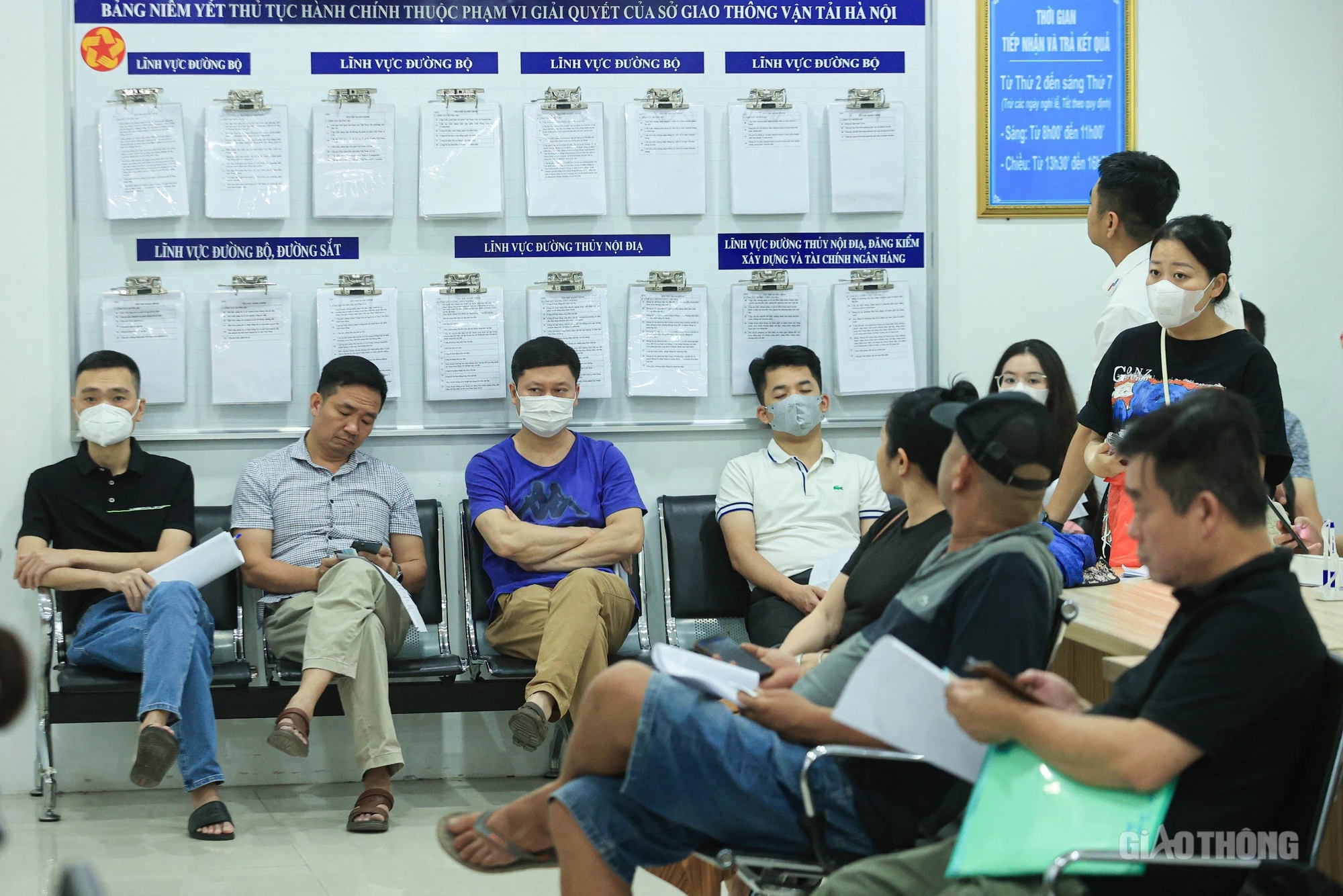 H&agrave; Nội: Người d&acirc;n &ugrave;n &ugrave;n đi cấp đổi GPLX- Ảnh 7.
