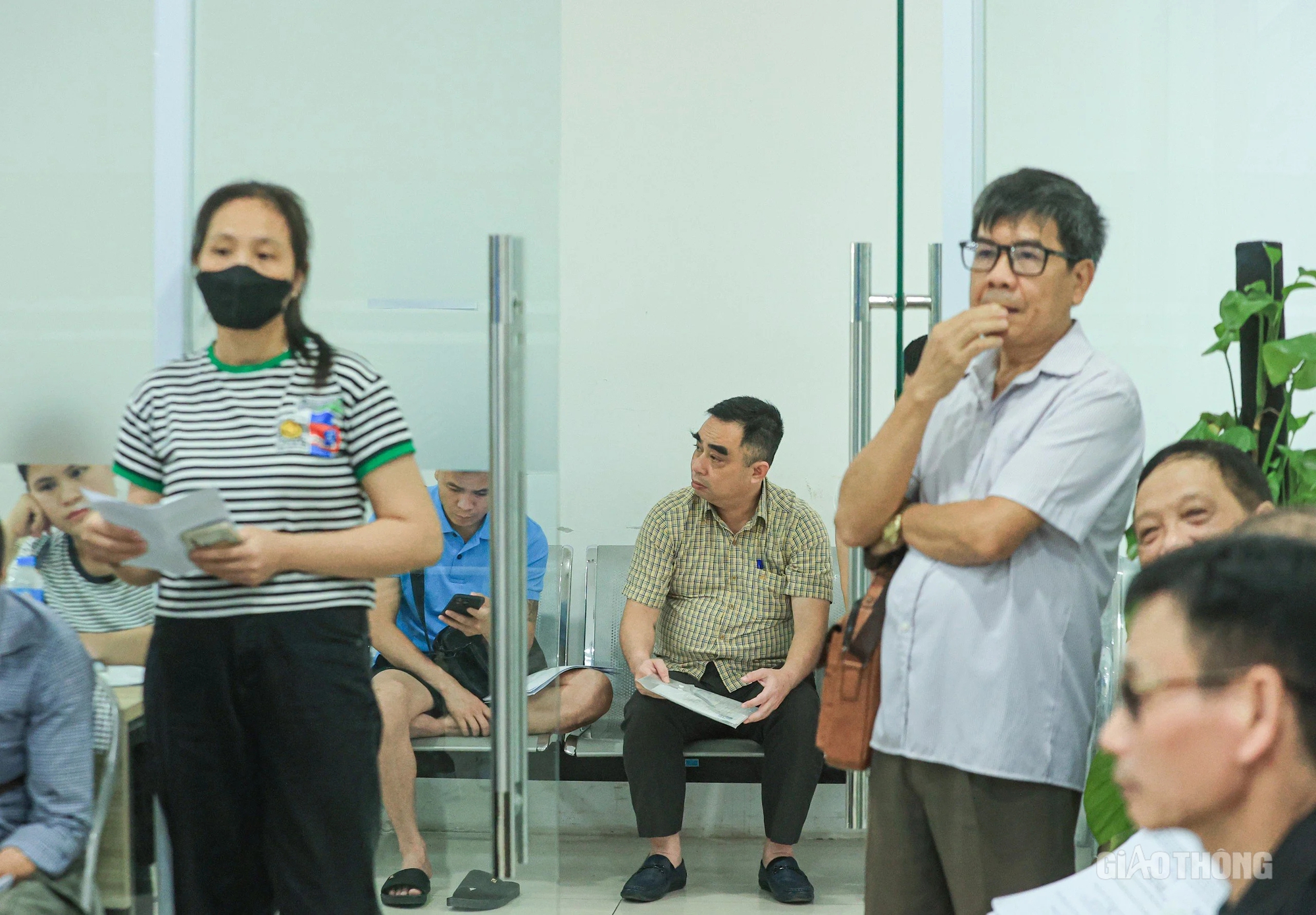 H&agrave; Nội: Người d&acirc;n &ugrave;n &ugrave;n đi cấp đổi GPLX- Ảnh 8.