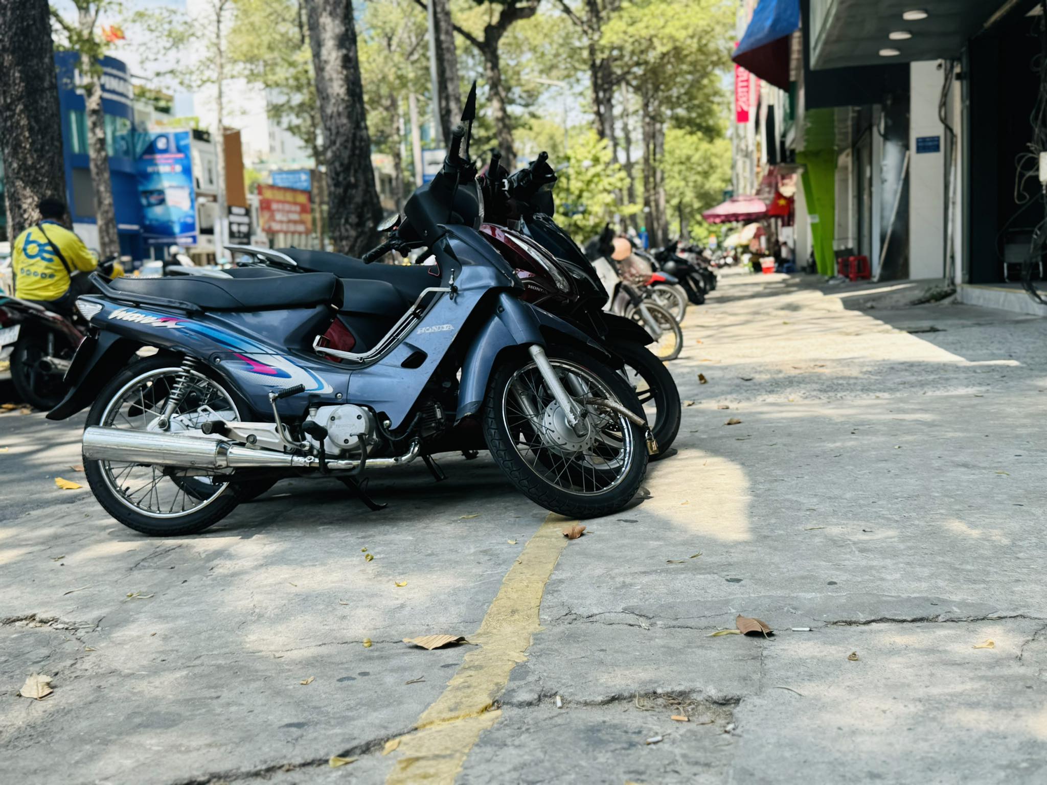 TP.HCM: Trả ph&iacute; thu&ecirc; vỉa h&egrave;, người d&acirc;n tho&aacute;t cảnh nơm nớp chạy trốn nh&acirc;n vi&ecirc;n đ&ocirc; thị- Ảnh 5.