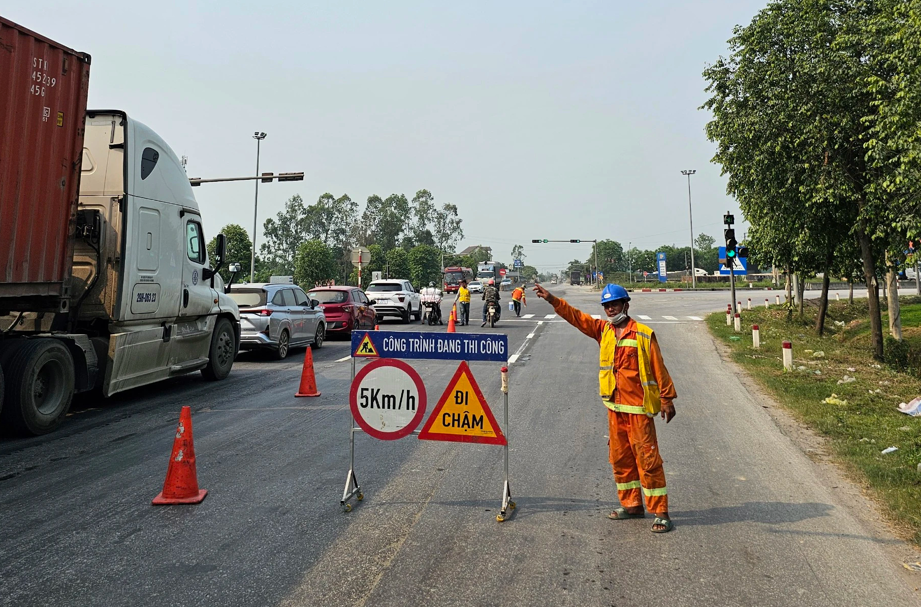 Tăng tốc "thay &aacute;o" cho quốc lộ 1 tuyến tr&aacute;nh TP Vinh- Ảnh 7.