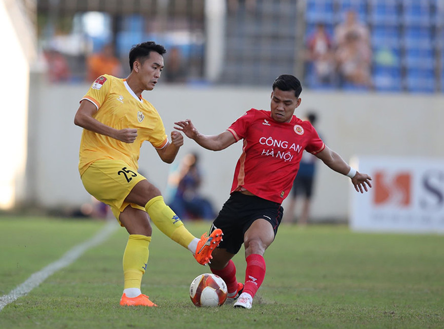 Cựu sao HAGL nhận &aacute;n phạt nặng v&igrave; x&uacute;c phạm trọng t&agrave;i- Ảnh 1.