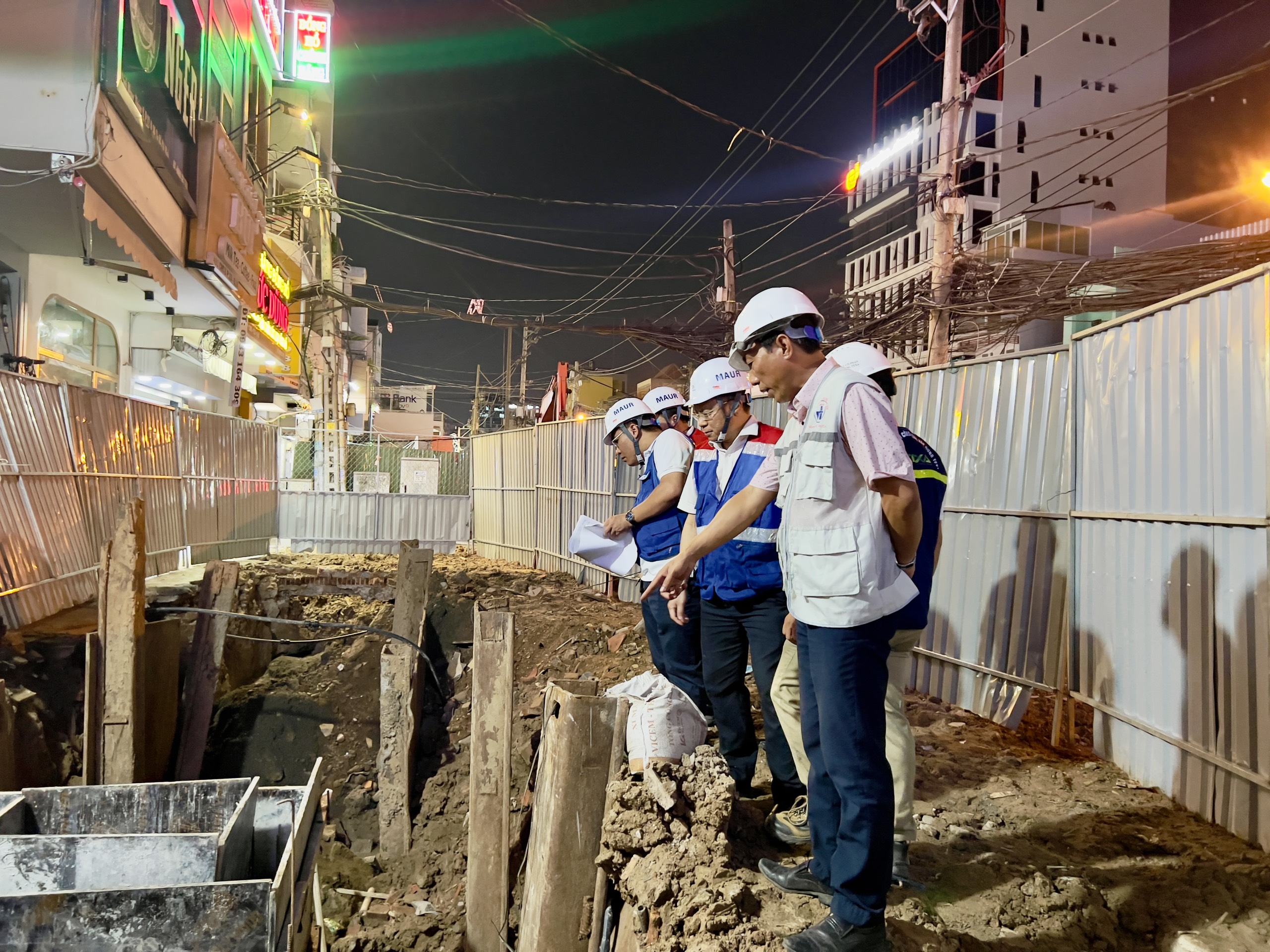 Xuy&ecirc;n đ&ecirc;m di dời đường điện, nước thi c&ocirc;ng tuyến metro Bến Th&agrave;nh - Tham Lương- Ảnh 7.