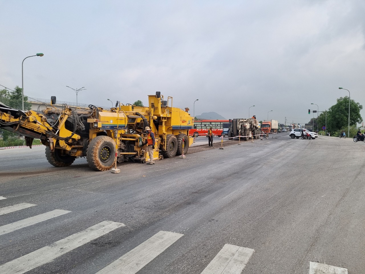 Tăng tốc "thay &aacute;o" cho quốc lộ 1 tuyến tr&aacute;nh TP Vinh- Ảnh 3.