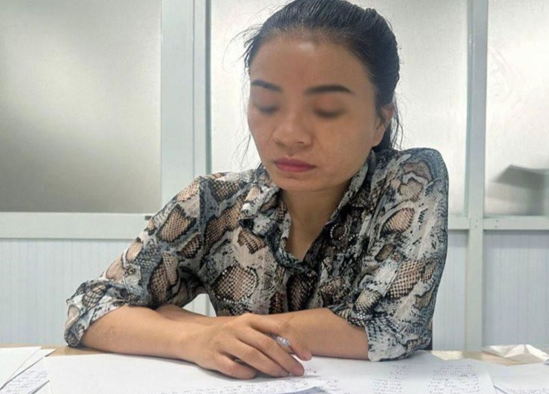 Xưng là thầy tử vi để tạo quan hệ, người phụ nữ lừa đảo gần 300 tỷ đồng- Ảnh 1. Xưng là thầy tử vi để tạo quan hệ, người phụ nữ lừa đảo gần 300 tỷ đồng- Ảnh 1.