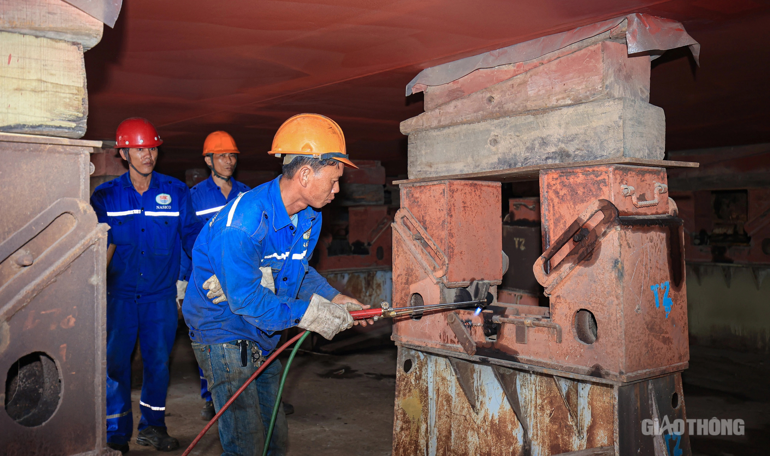 Cận cảnh hạ thủy tàu 65 nghìn tấn - tàu hàng rời lớn nhất đóng mới tại Việt Nam- Ảnh 10. Cận cảnh hạ thủy tàu 65 nghìn tấn - tàu hàng rời lớn nhất đóng mới tại Việt Nam- Ảnh 10.