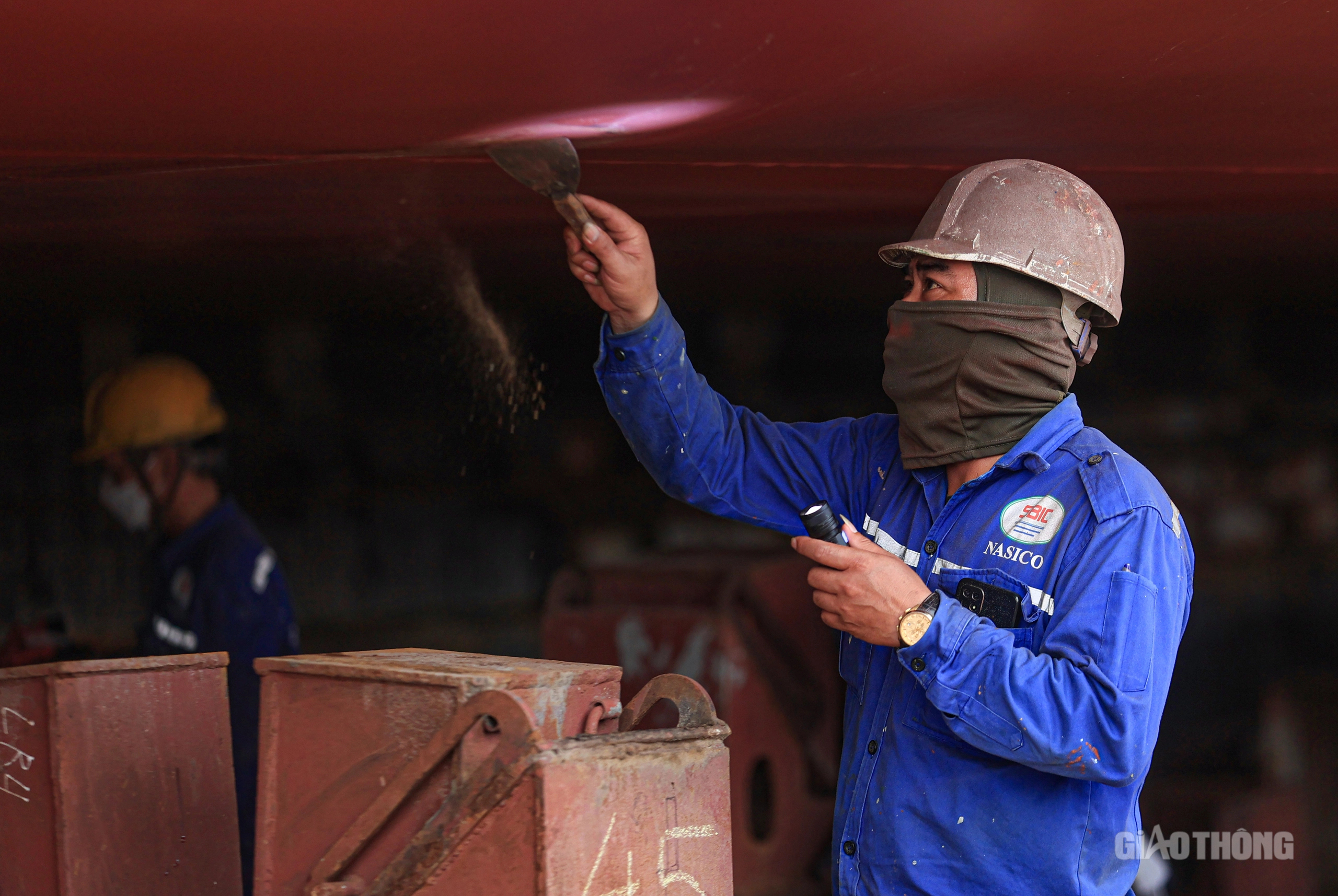 Cận cảnh hạ thủy tàu 65 nghìn tấn - tàu hàng rời lớn nhất đóng mới tại Việt Nam- Ảnh 13. Cận cảnh hạ thủy tàu 65 nghìn tấn - tàu hàng rời lớn nhất đóng mới tại Việt Nam- Ảnh 13.