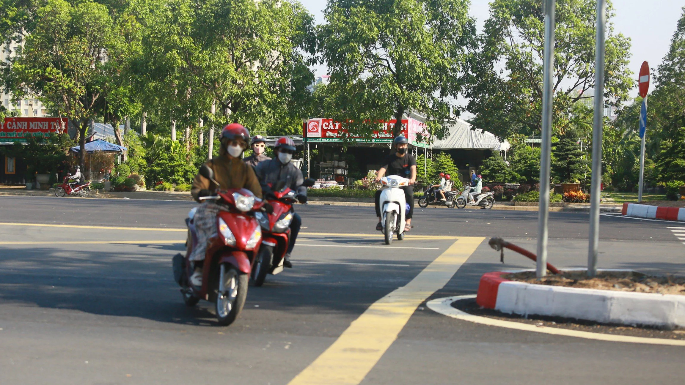 Ng&agrave;y đầu thay đổi giao th&ocirc;ng n&uacute;t giao An Ph&uacute;, bỡ ngỡ nhưng kh&ocirc;ng rối loạn- Ảnh 5.