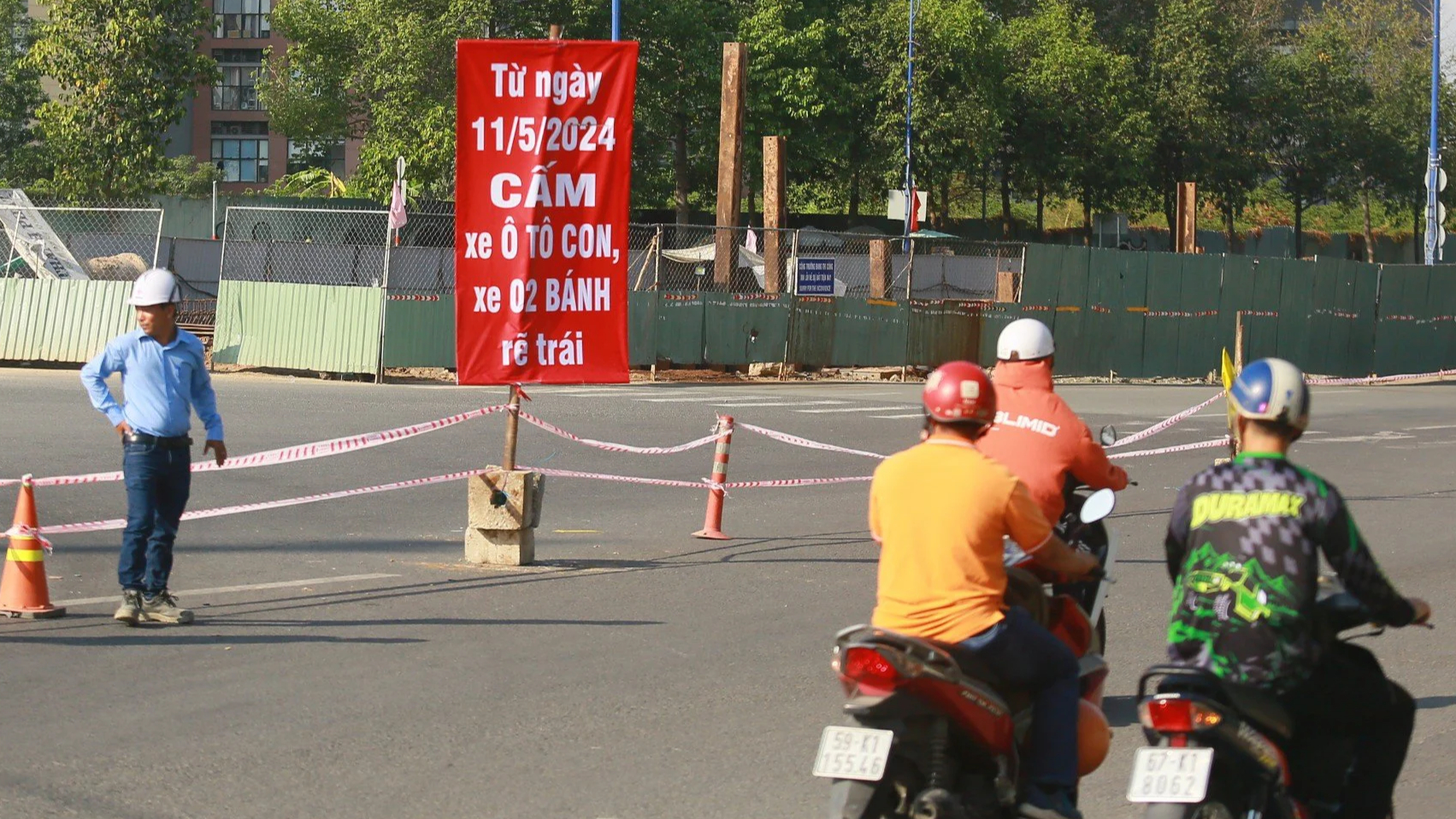 Ng&agrave;y đầu thay đổi giao th&ocirc;ng n&uacute;t giao An Ph&uacute;, bỡ ngỡ nhưng kh&ocirc;ng rối loạn- Ảnh 4.