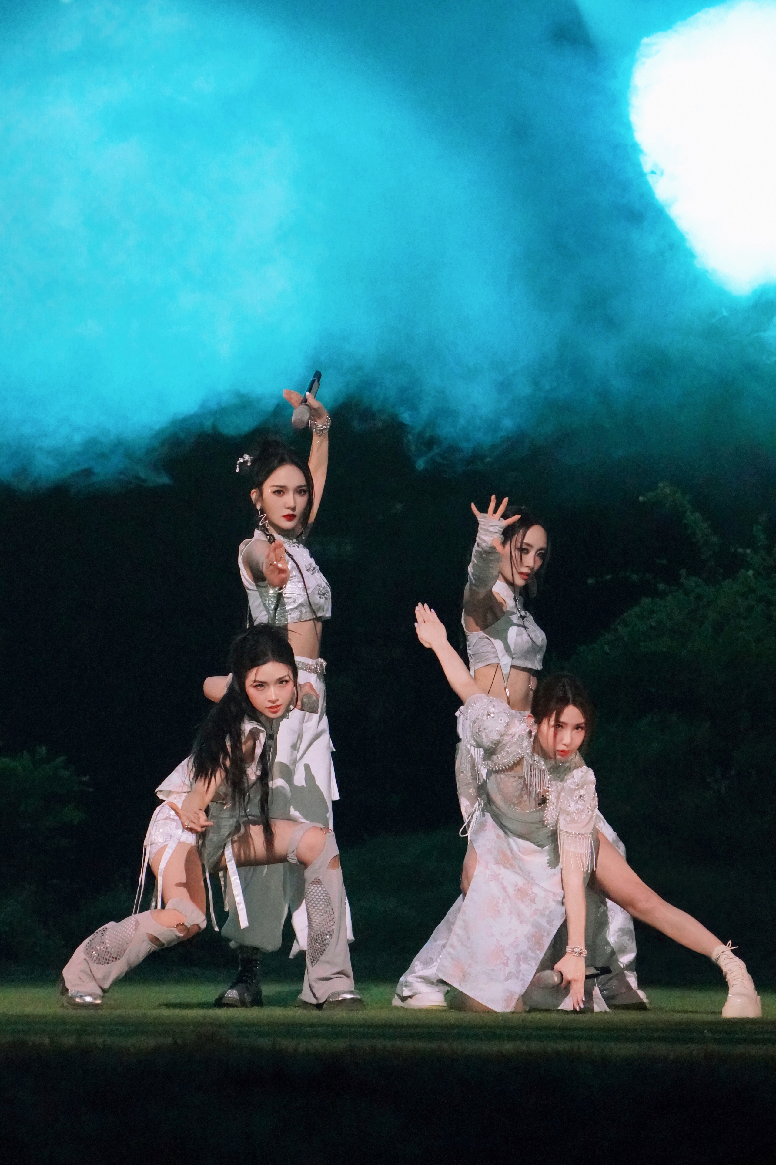 Suni Hạ Linh l&agrave;m nh&oacute;m trưởng, ph&ocirc; diễn kỹ năng rap, nhảy nhưng kh&ocirc;ng "g&aacute;nh" được đội- Ảnh 2.