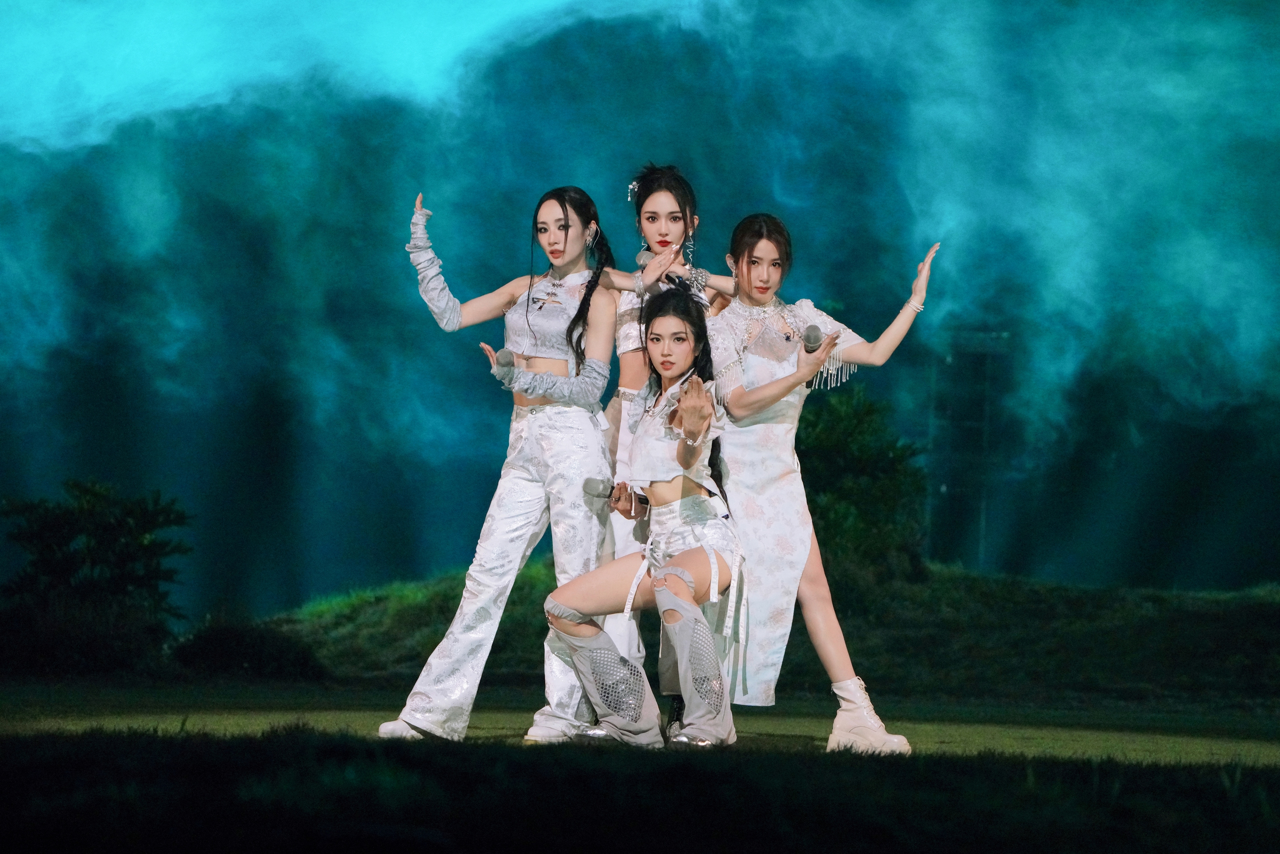 Suni Hạ Linh l&agrave;m nh&oacute;m trưởng, ph&ocirc; diễn kỹ năng rap, nhảy nhưng kh&ocirc;ng "g&aacute;nh" được đội- Ảnh 1.