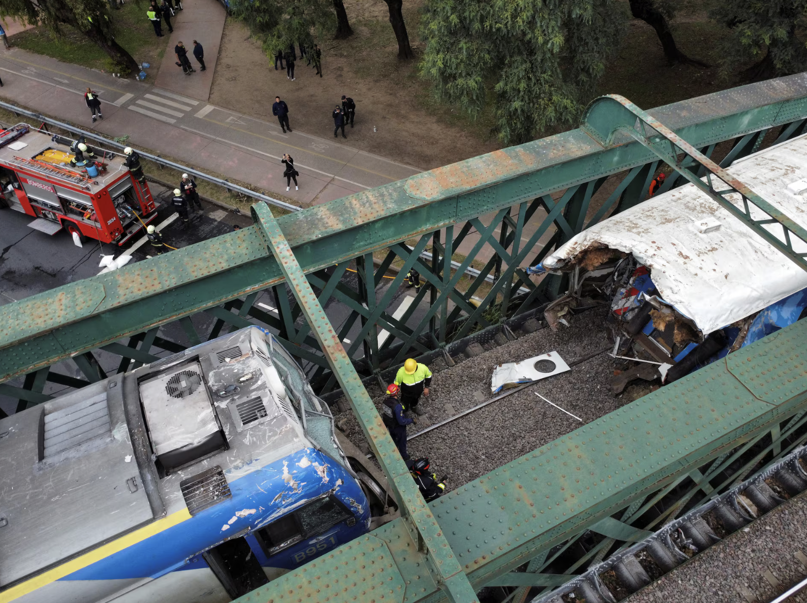 Cận cảnh vụ va chạm t&agrave;u nghi&ecirc;m trọng khiến &iacute;t nhất 60 người bị thương- Ảnh 3.