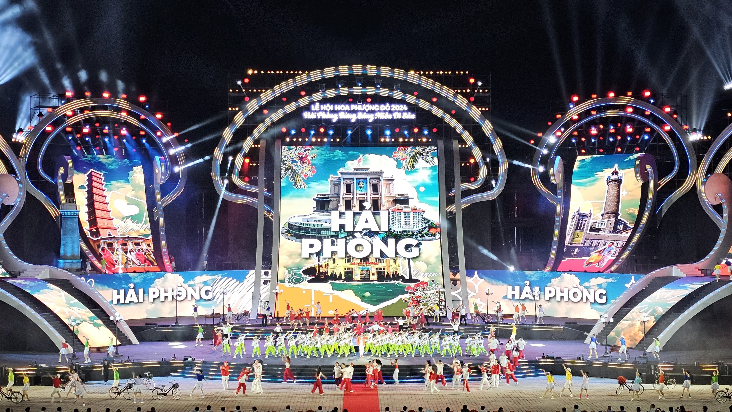 Rực rỡ, lung linh sắc m&agrave;u với lễ hội Hoa phượng đỏ Hải Ph&ograve;ng 2024- Ảnh 4.
