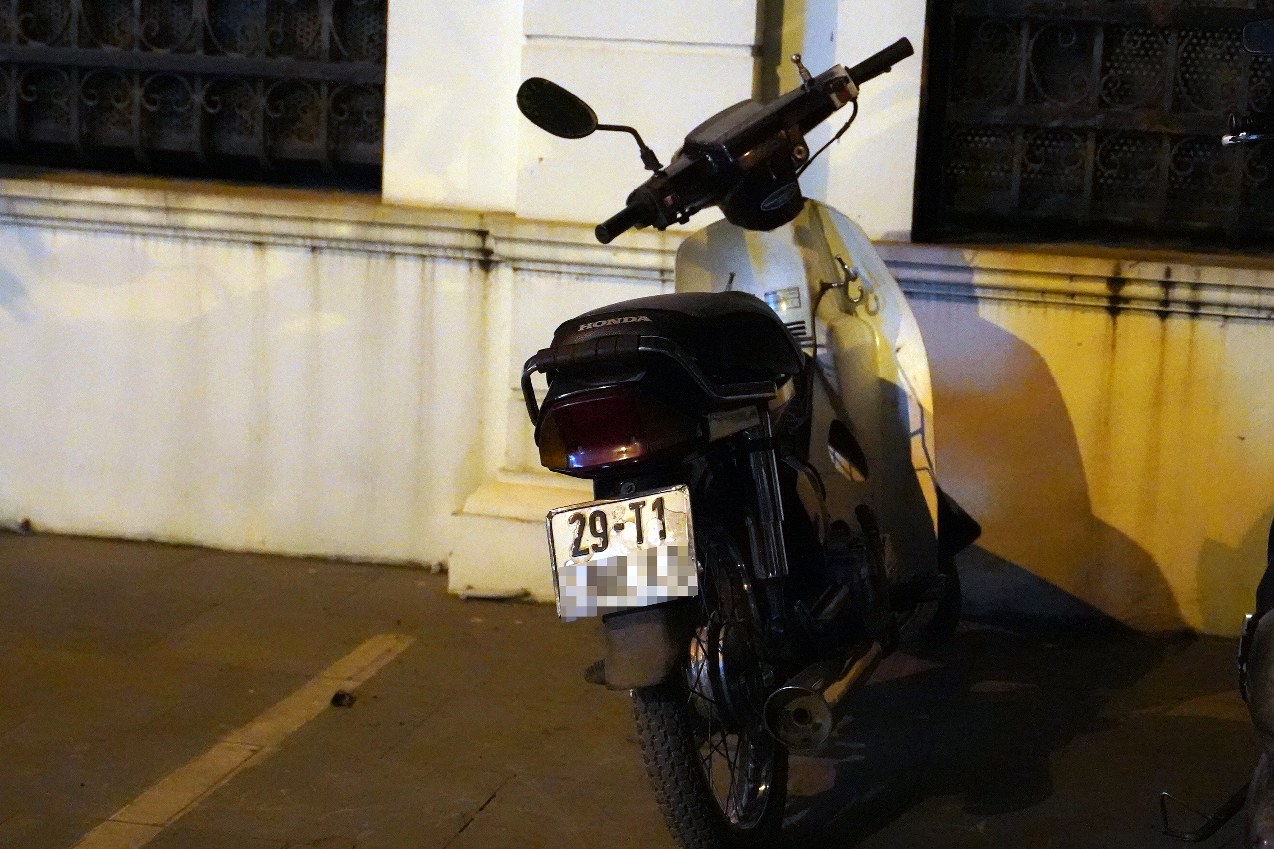 Vi phạm nồng độ cồn, t&agrave;i xế bỏ đi v&igrave; "mức phạt bằng gi&aacute; b&aacute;n xe"- Ảnh 8.