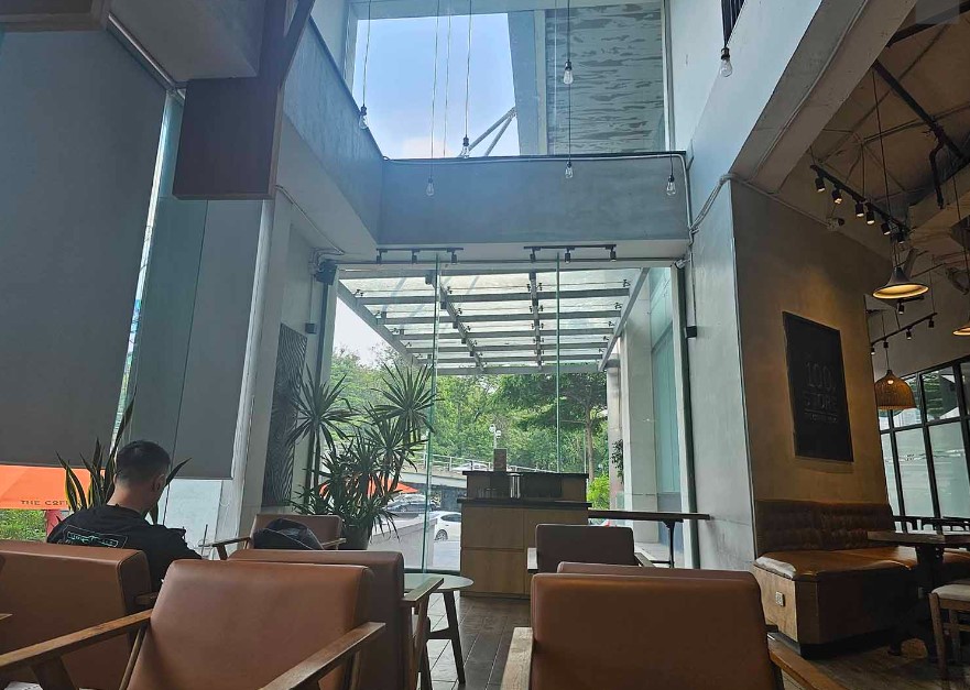 Sức khỏe của nữ b&aacute;c sĩ trẻ gặp tai nạn tại The Coffee House hiện ra sao?- Ảnh 1.