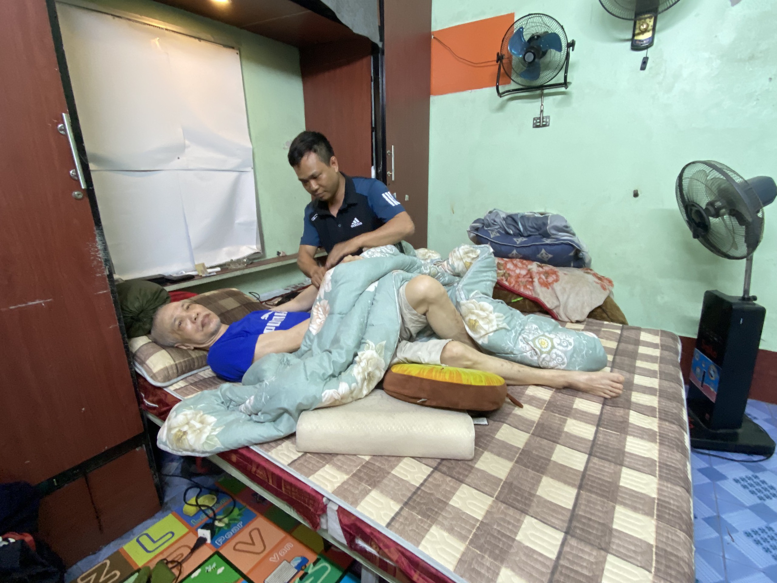 Éo le gia cảnh nữ lao công tử vong vì TNGT, chồng nằm liệt giường- Ảnh 1. Éo le gia cảnh nữ lao công tử vong vì TNGT, chồng nằm liệt giường- Ảnh 1.