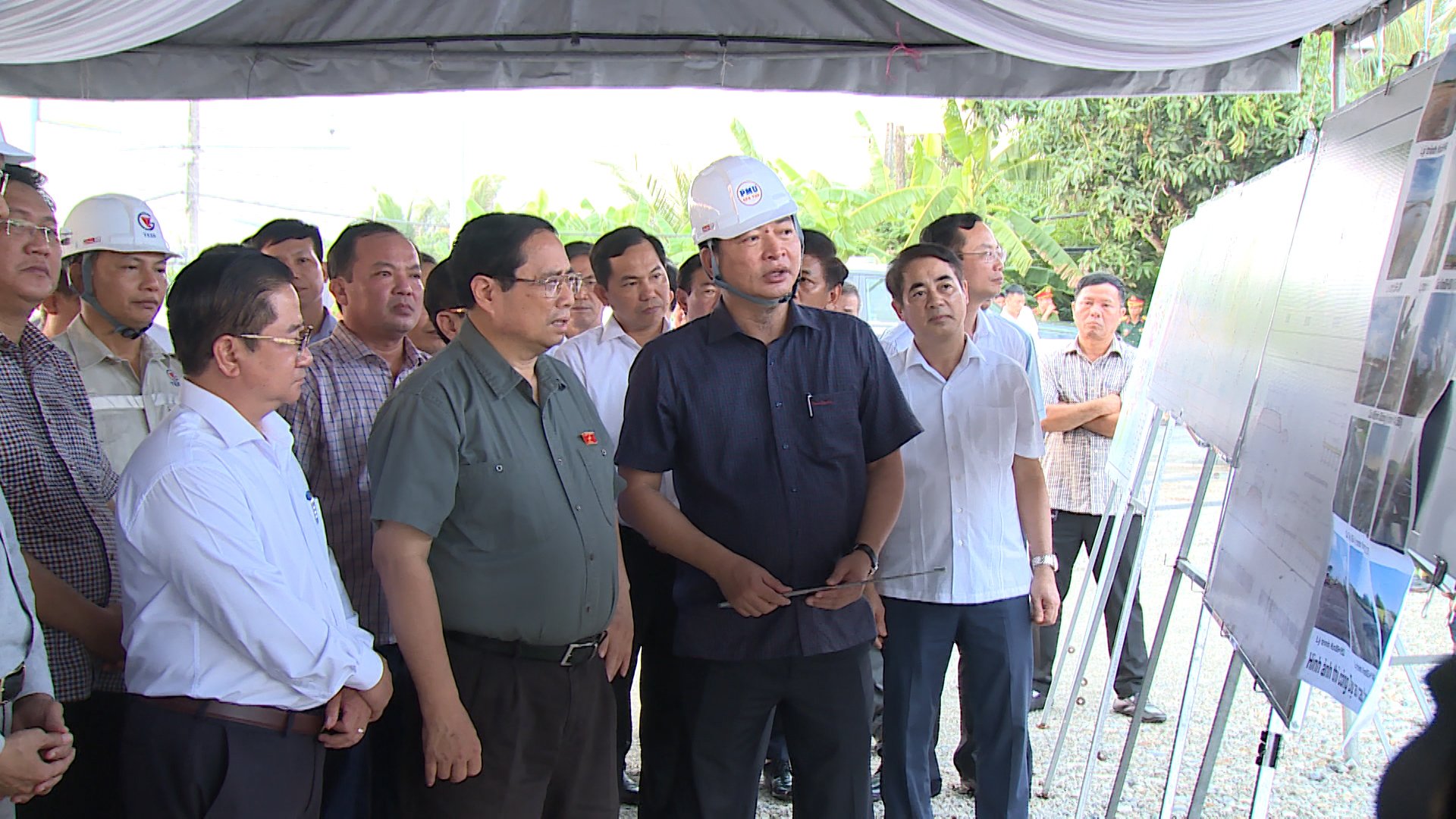 Thủ tướng y&ecirc;u cầu sớm gỡ kh&oacute; mặt bằng, vật liệu cho cao tốc trục ngang miền T&acirc;y- Ảnh 1.