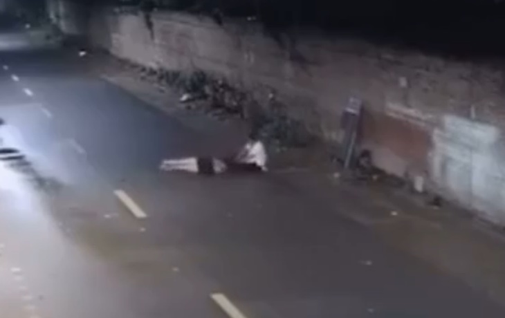 Điều tra vụ c&ocirc; g&aacute;i bị đ&acirc;m h&agrave;ng chục nh&aacute;t dao trong đ&ecirc;m ở H&agrave; Nội- Ảnh 1.