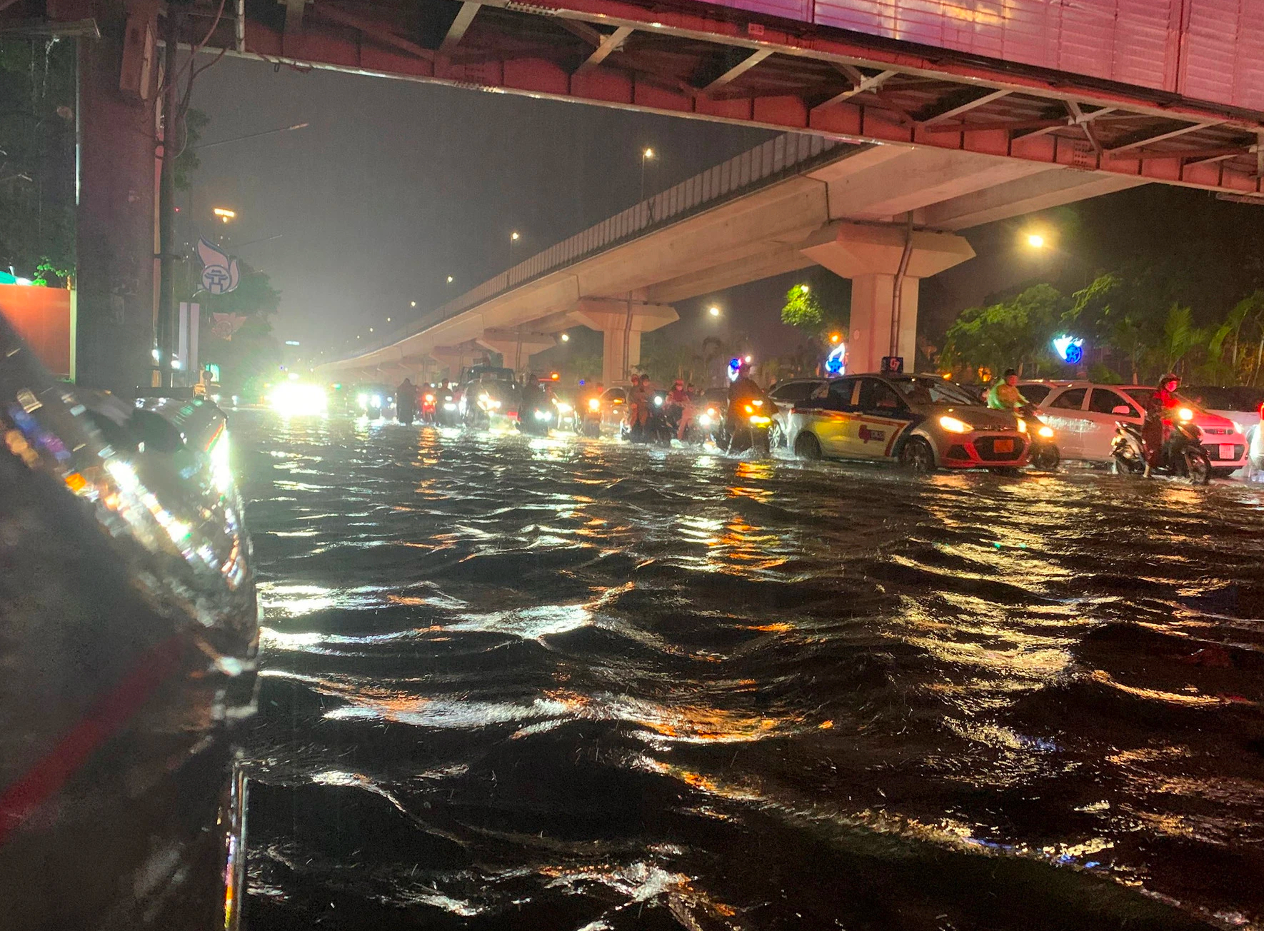 30 "điểm đen" ngập lụt khi có mưa lớn tại Hà Nội- Ảnh 2. 30 "điểm đen" ngập lụt khi có mưa lớn tại Hà Nội- Ảnh 2.