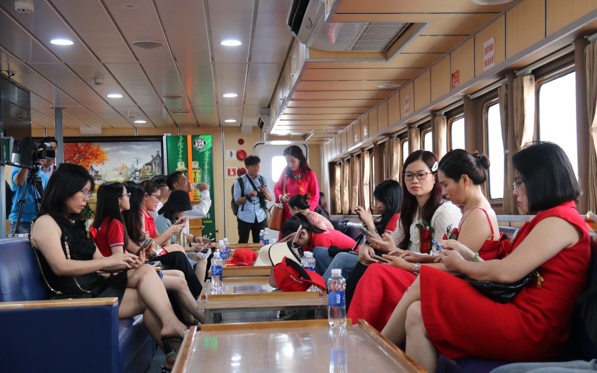 Tàu cao tốc Thăng Long đưa 300 khách đầu tiên từ TP.HCM đi Côn Đảo- Ảnh 6. Tàu cao tốc hiện đại lớn nhất Việt Nam bắt đầu chạy tuyến TP.HCM - Côn Đảo