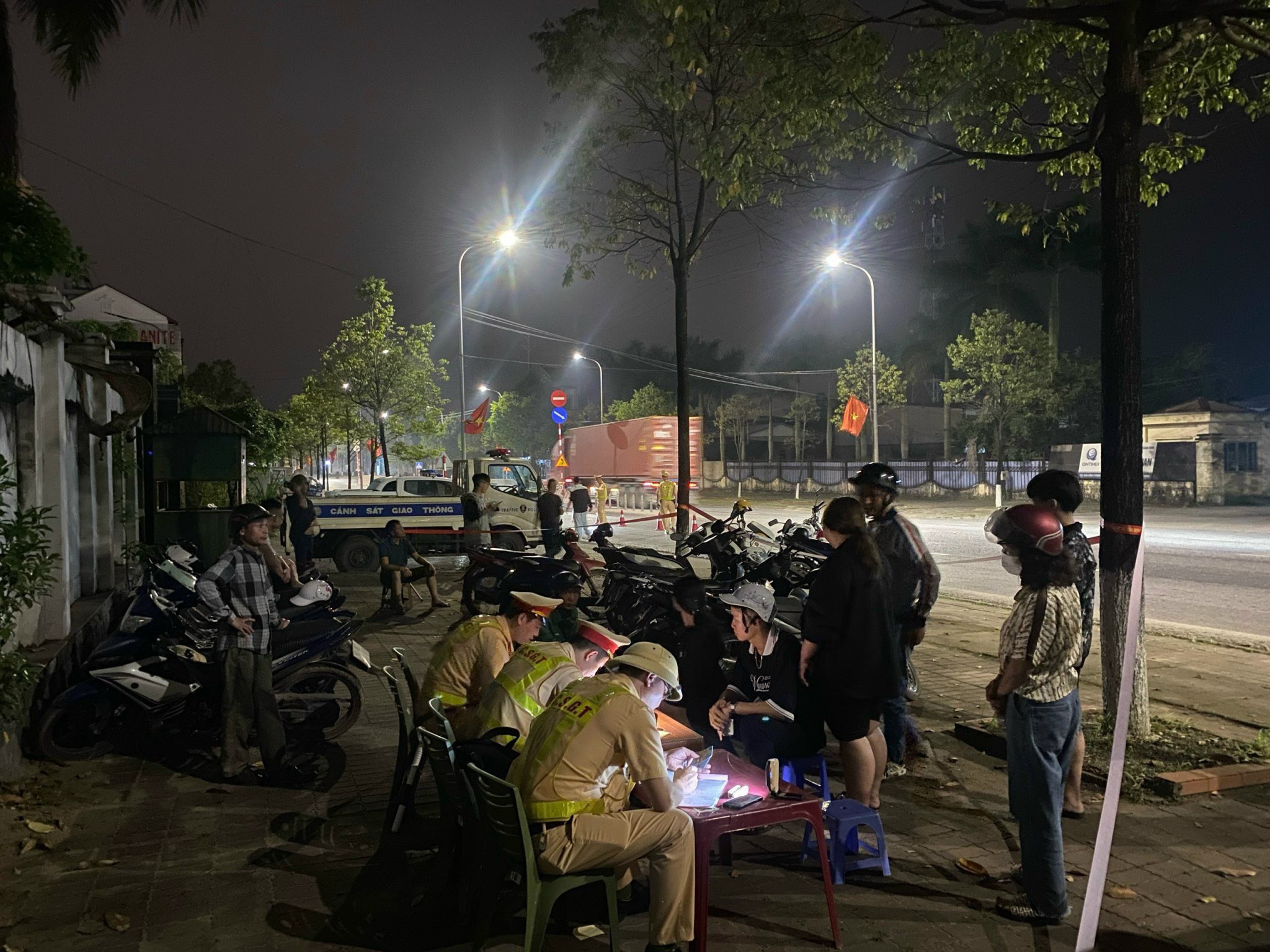 Quảng Ninh: Đảm bảo ATGT tr&ecirc;n c&aacute;c cung đường ở khu vực miền Đ&ocirc;ng- Ảnh 3.
