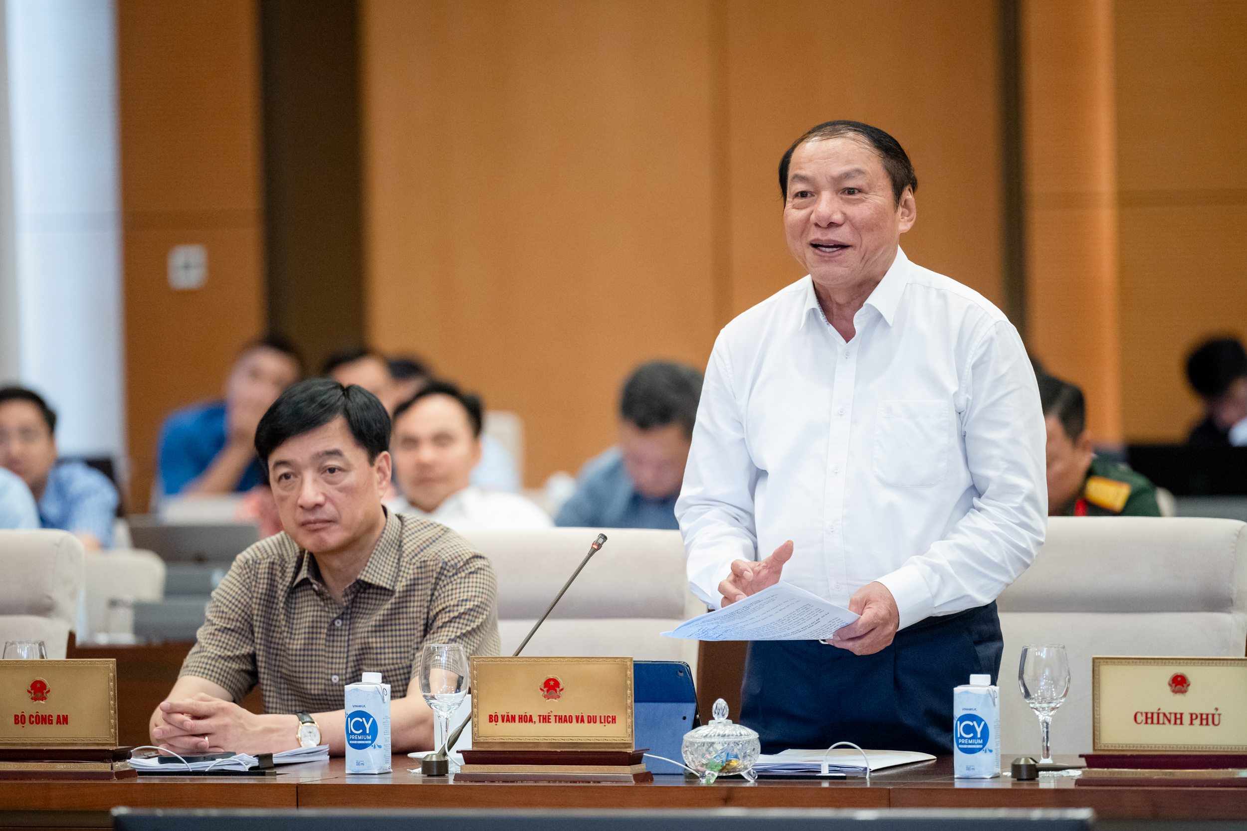 Ph&oacute; chủ tịch Quốc hội: Ca sĩ H&agrave;n Quốc diễn mấy đ&ecirc;m bằng doanh nghiệp l&agrave;m nhiều th&aacute;ng- Ảnh 1.