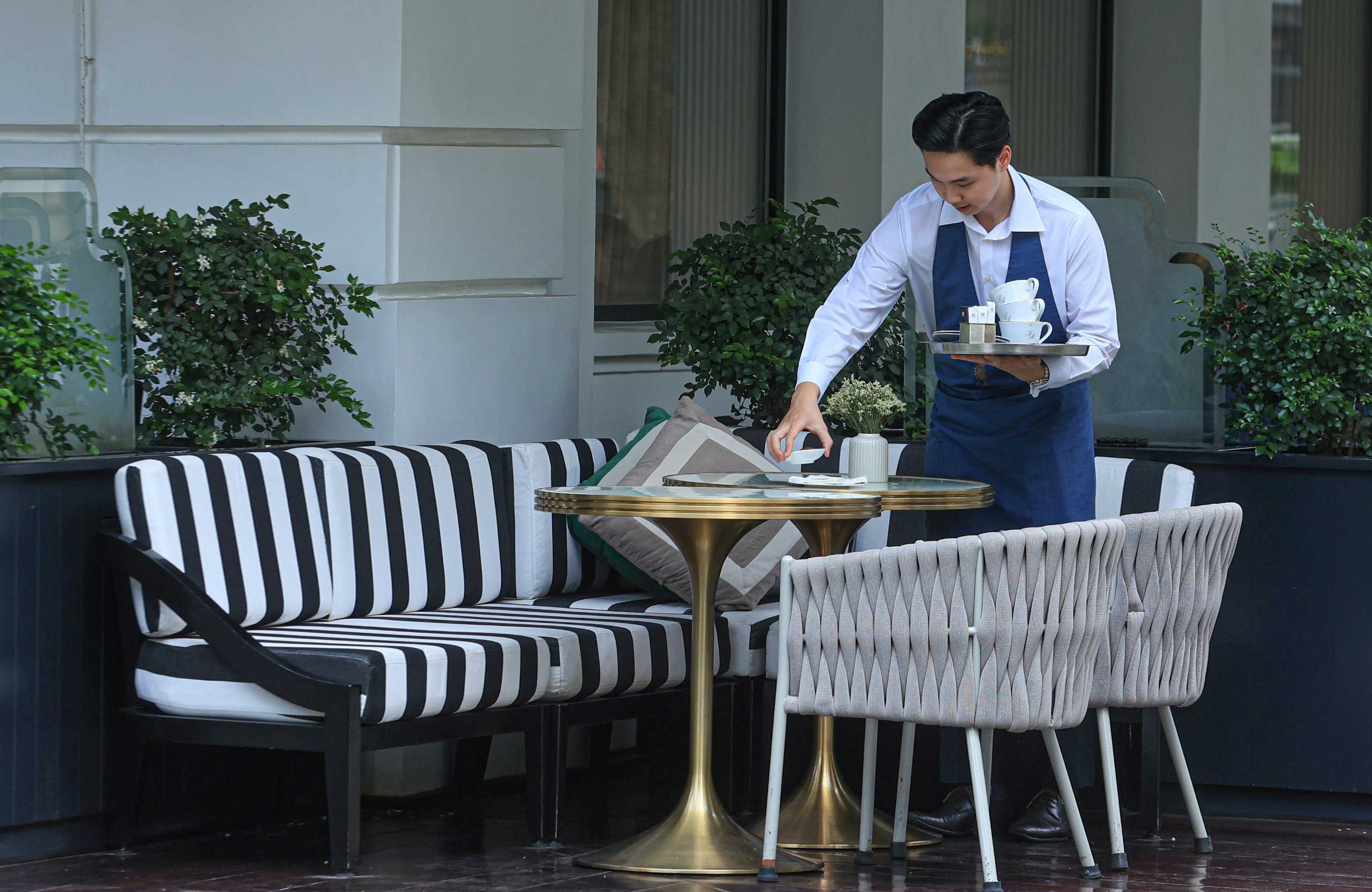 Vỉa h&egrave; H&agrave; Nội vẫn bị "chia 5, xẻ 7"- Ảnh 12.