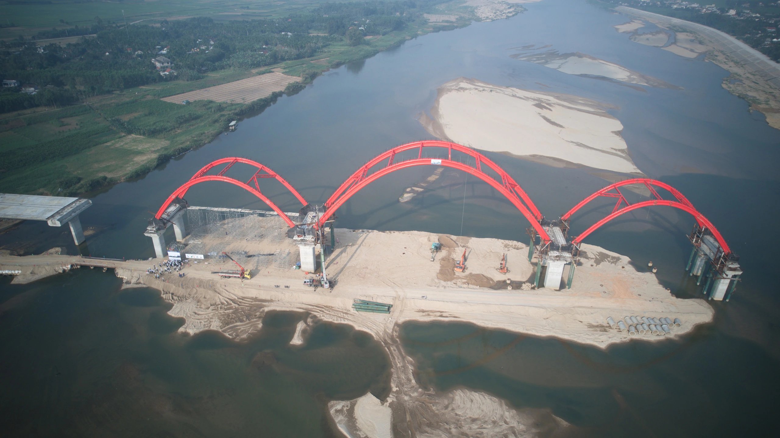 Quảng Ng&atilde;i y&ecirc;u cầu khẩn trương r&agrave; so&aacute;t c&aacute;c dự &aacute;n hạ tầng quy m&ocirc; lớn- Ảnh 1.