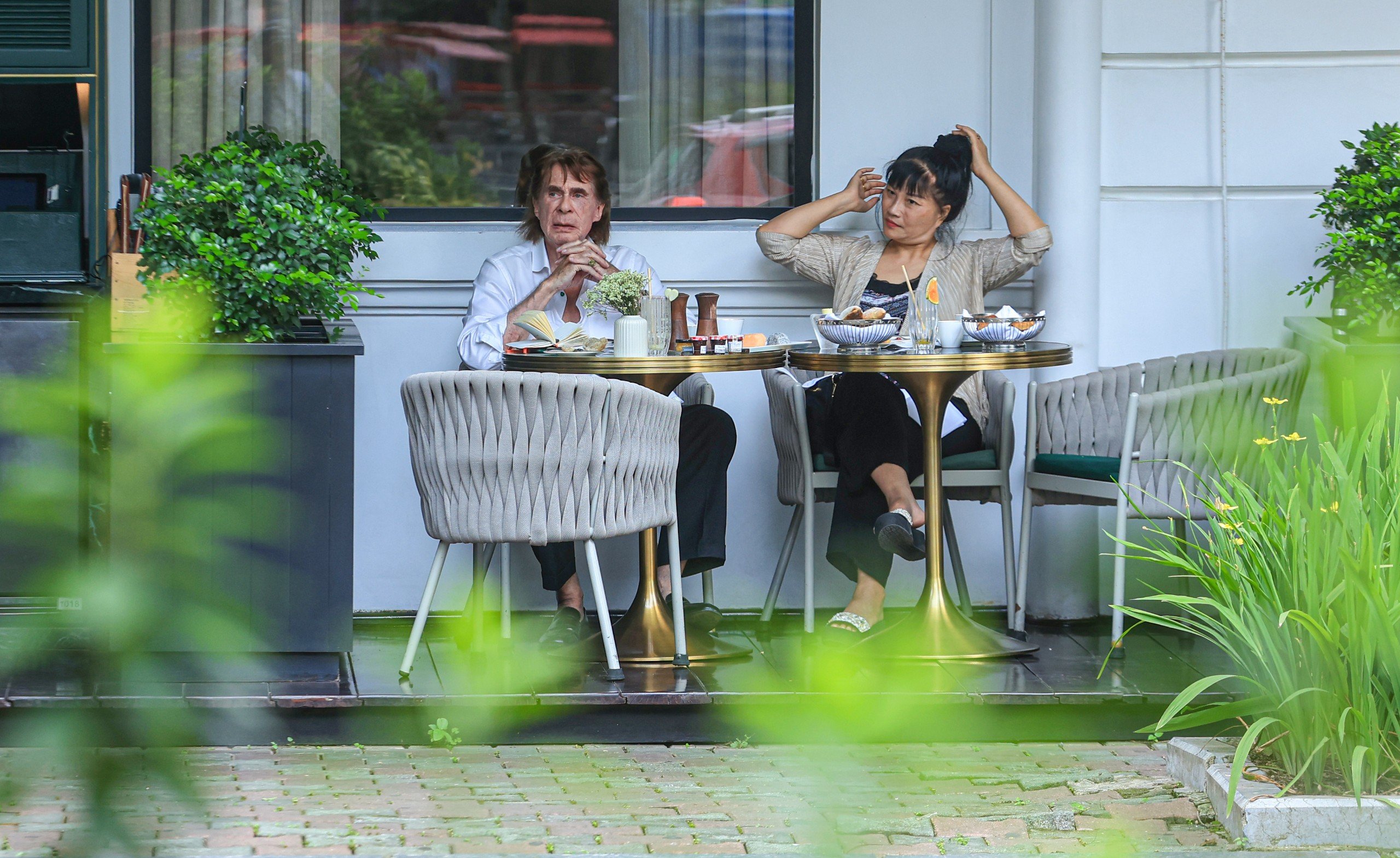 Vỉa h&egrave; H&agrave; Nội vẫn bị "chia 5, xẻ 7"- Ảnh 13.